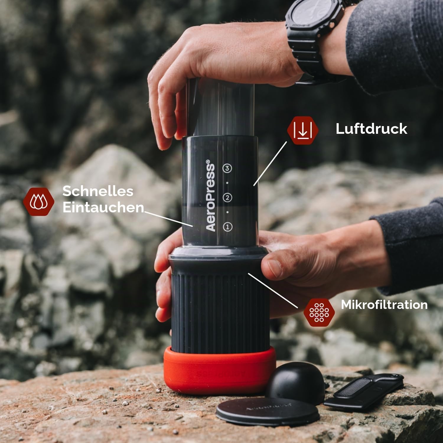 AeroPress Go extra kleines tragbares Kaffeemaschinen-Set, ideal für Reisen, Wandern & Camping, All-in-One French Press, manuelle Espresso- & Pour-Over-Kaffeemaschine, 2 Min Brühzeit