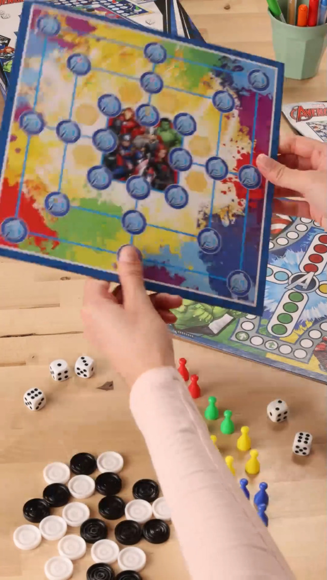 Cartamundi Marvel Games Compendium: 35 Giochi Da Tavolo (Dama, Ludo, Scala 40, Morris) Per Bambini 5+, Multicolore