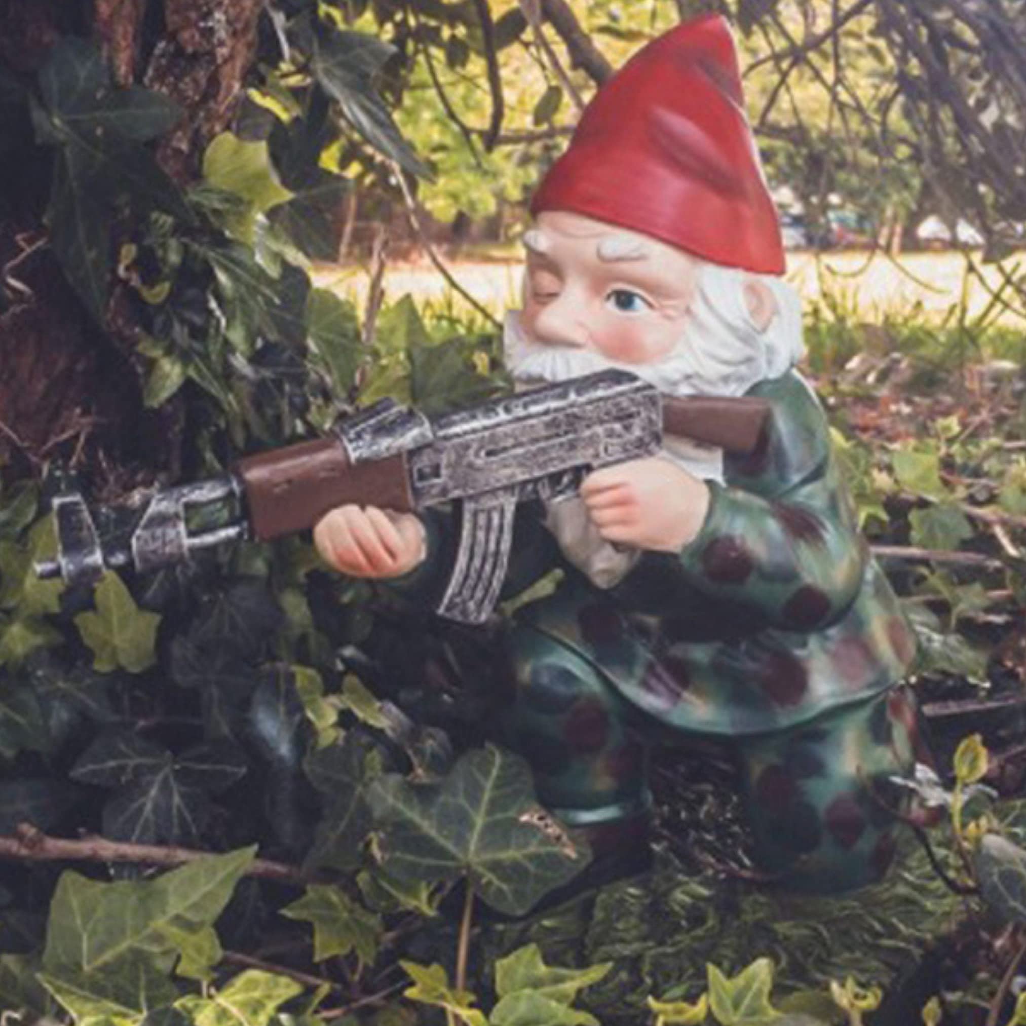 Photo 1 of Military Gnomes Funny Army with Guns AK47 Garden Decor Outdoor Statue Figurines Lawn Yard Decoration Resin (B)