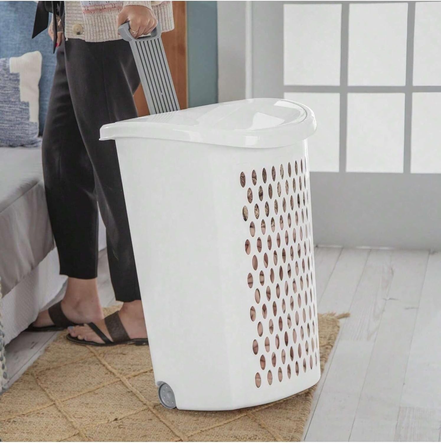 Plastic Laundry Hamper with Wheels & Lid, Large Rolling Clothes Basket, Ventilated Dirty Clothes Organizer Bin for Bedroom, Bathroom & Laundry Room, White