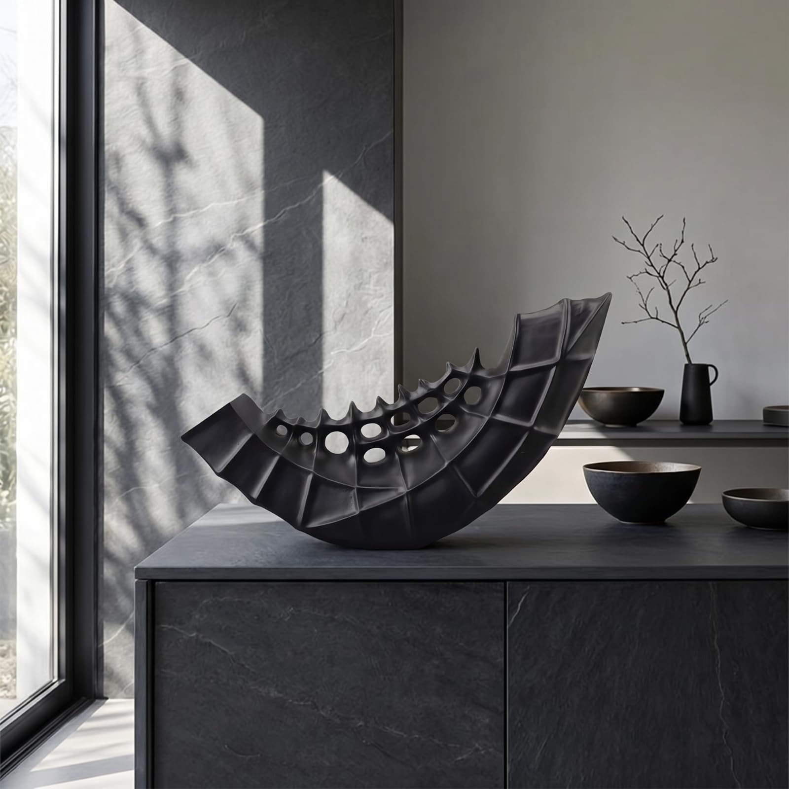 Escultura Geométrica Decorativa Ornamento Estatuilla Figura Resina de Mesa con Cuerpo Alargado y Ovalado Superficie Facetada Que Acentúa la Decoración, Negro, 60 12 30cm
