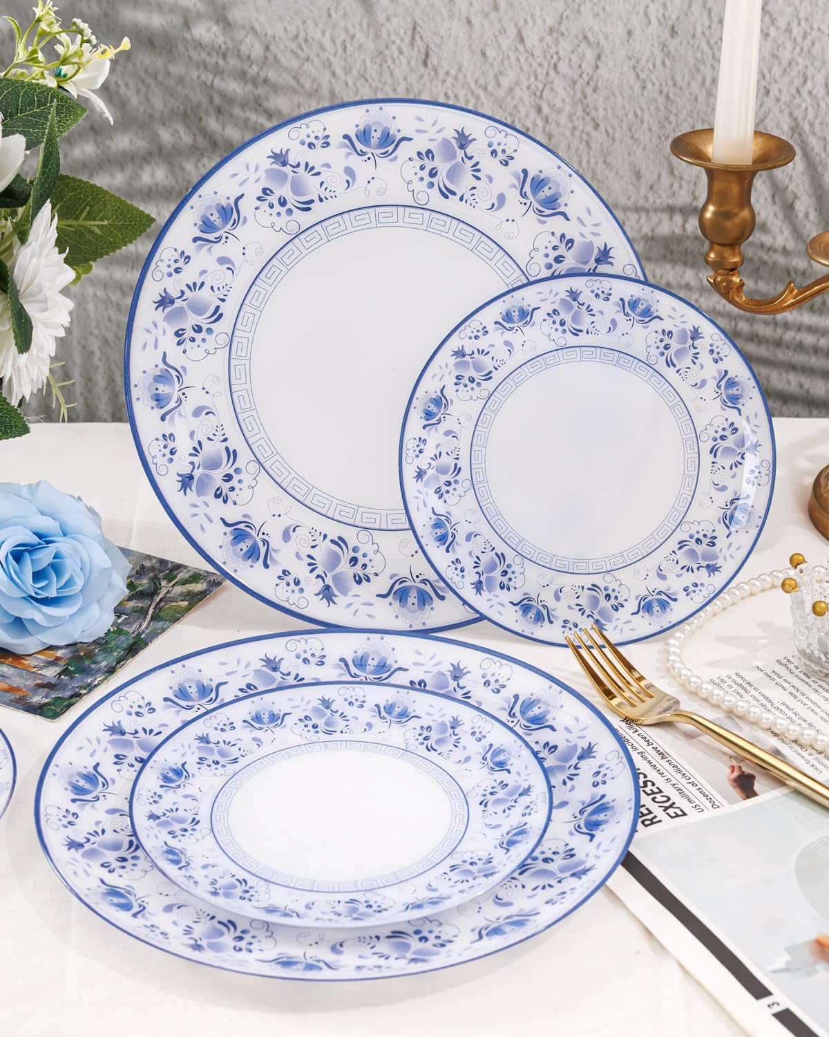 WONDERFUL 32pcs Blue Plastic Plates Blue and White Fancy Disposable Plates Floral Decorative Plate Disposable Heavy Duty for High-End Party Retro Decor