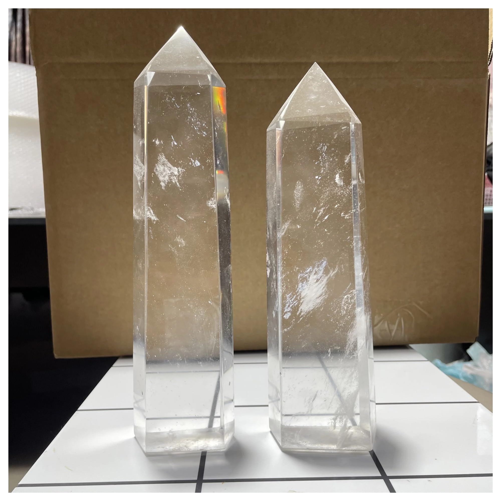 1 pieza de 1100-1300 g de cristal de cuarzo transparente de gran tamaño.