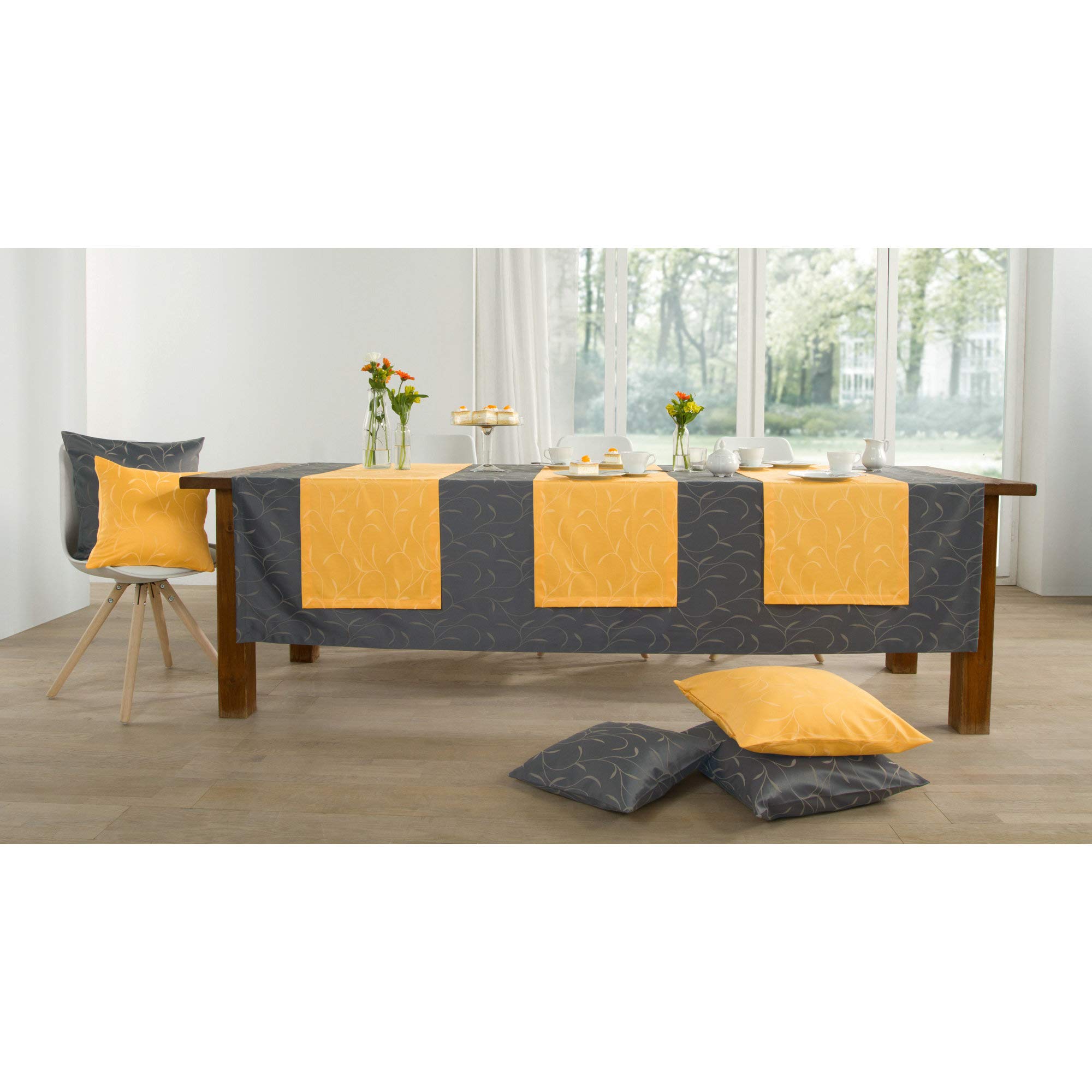 Erwin Müller Tischwäsche, Tischdecke Uni, Remscheid Sekt Größe 150x350 cm - hochwertige Qualität mit Fleckschutz ausgerüstet und Kuvertsaum, Rankenmuster
