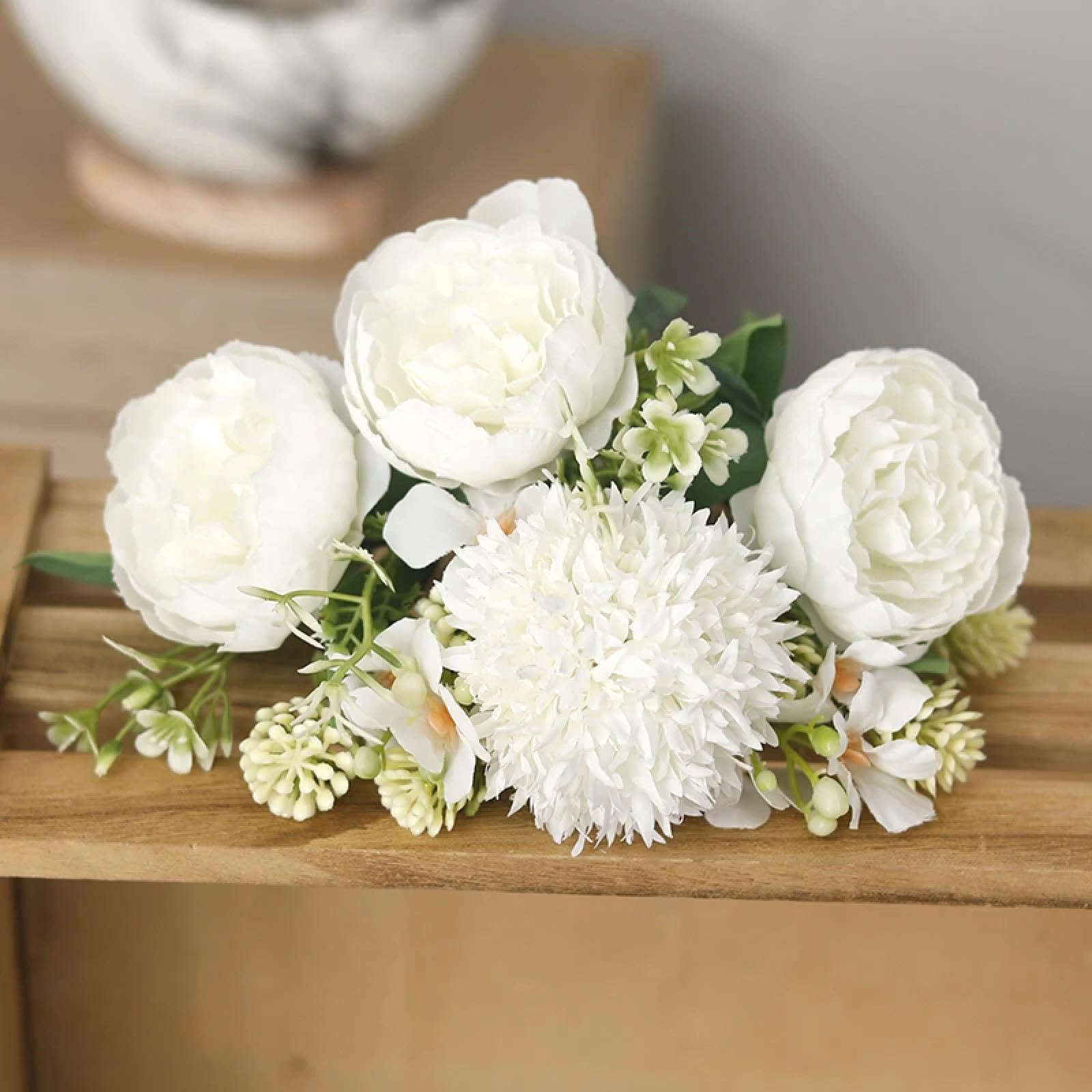 Bouquets de mariée en soie blanche pour une décoration d'automne chic