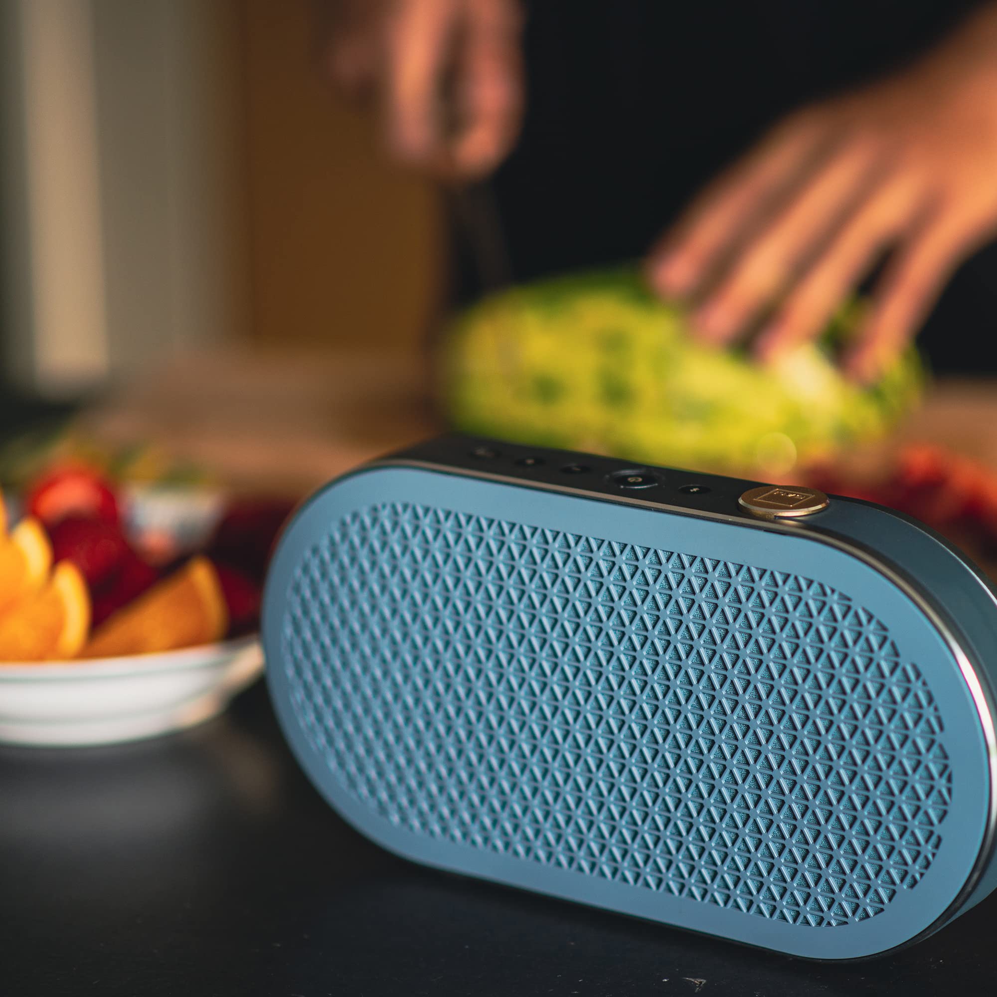 DALI Katch G2 – Premium Bluetooth-Lautsprecher mit Außergewöhnlicher Klangqualität, Elegantes Aluminium-Design und Integriertem Leder-Tragegurt