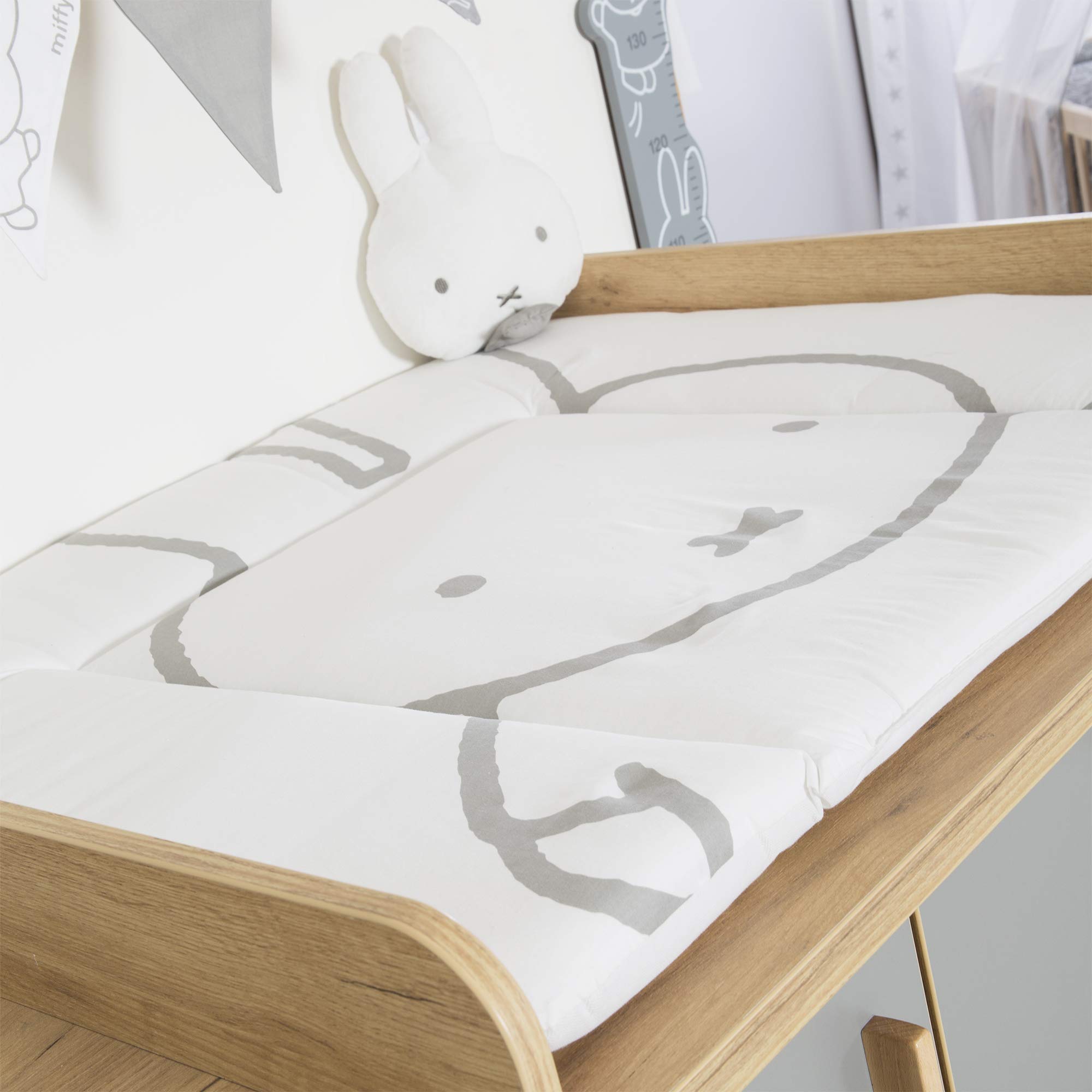 roba mata do przewijania miffy® – 85 × 75 cm – mata na przewijak powlekana PU – łatwa do czyszczenia – z motywem królika – biały/szary