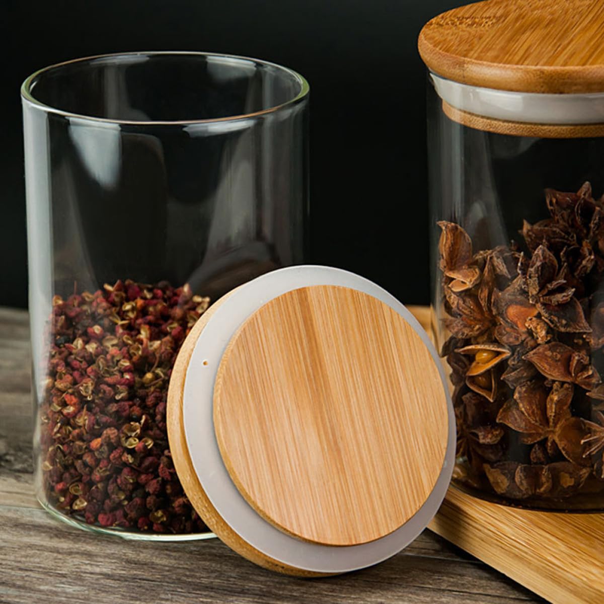 TOYANDONA Set 3 Barattoli Porta Spezie in Vetro Coperchio e Base in Bambù Contenitori Sigillati per Conservazione Alimentare Multiuso per Cucina e Dispensa Design Trasparente e Stabile