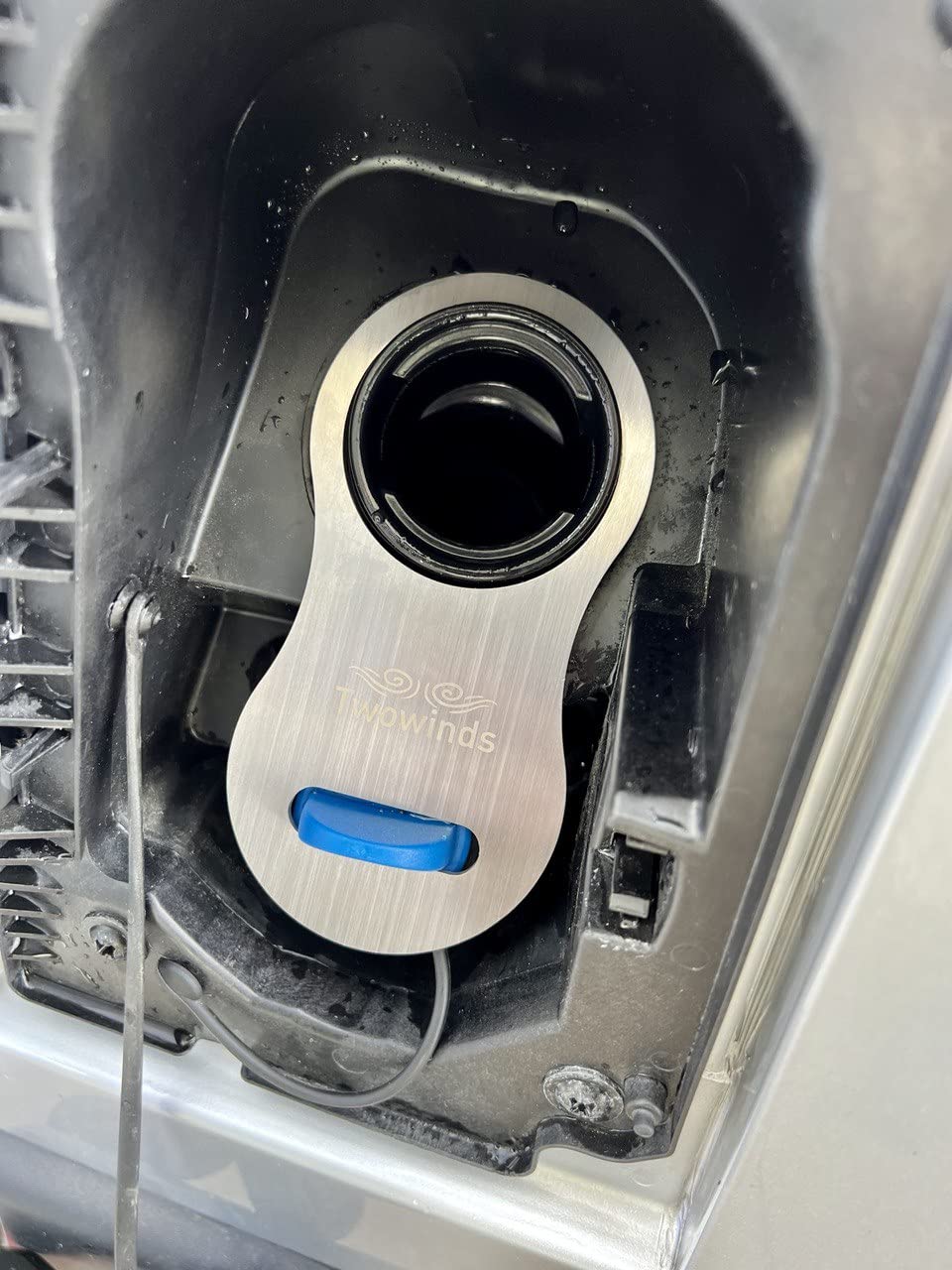 Twowinds - Bloqueo Antirrobo AdBlue Compatible con Fiat Ducato, Jumper, Boxer (2016-2024) - Camper y Caravanas - Cierre de Seguridad del Tapón Depósito AdBlue en Acero Inoxidable