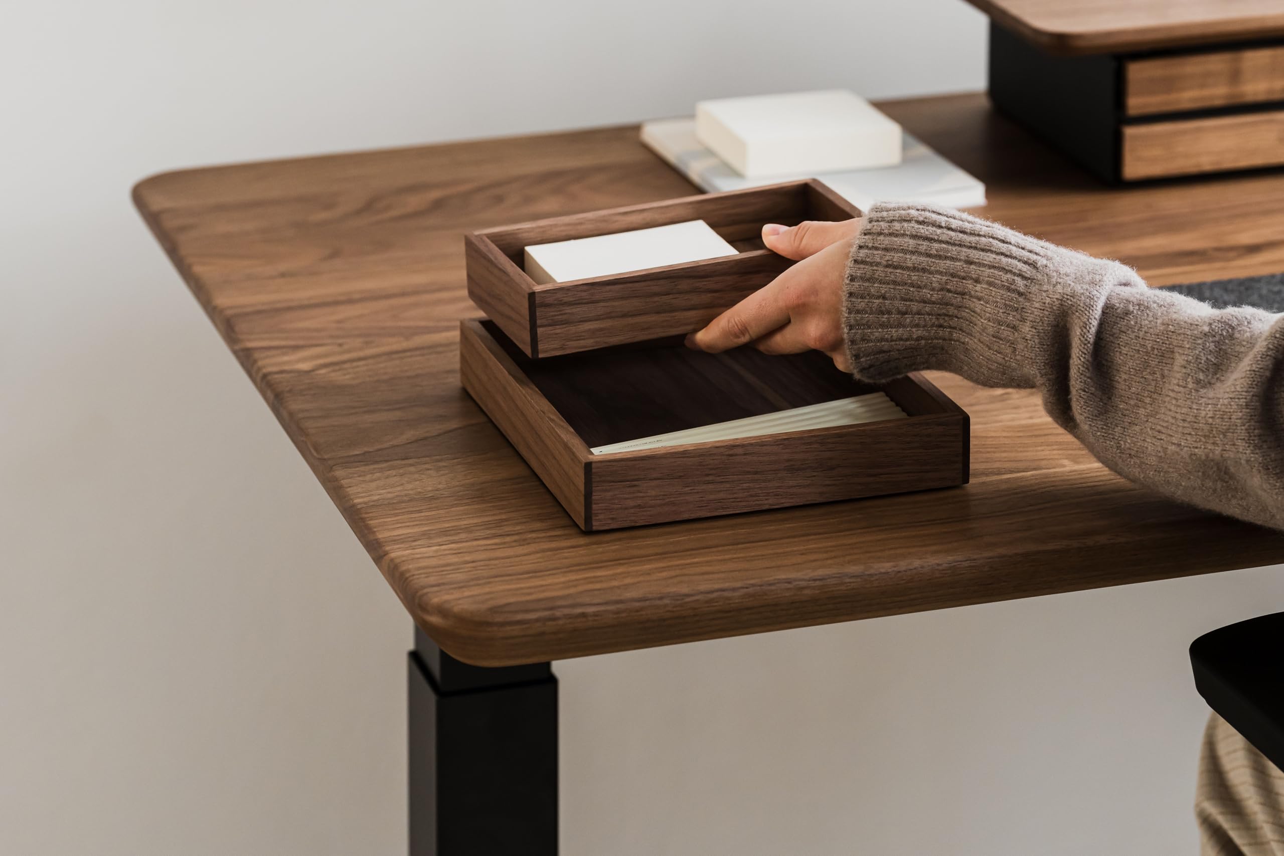 OAKYWOOD - Set di Vaschette in Legno Massiccio per Documenti, Telefoni e Tablet - Perfetto per l'Ufficio, la Casa o la Scuola - Noce