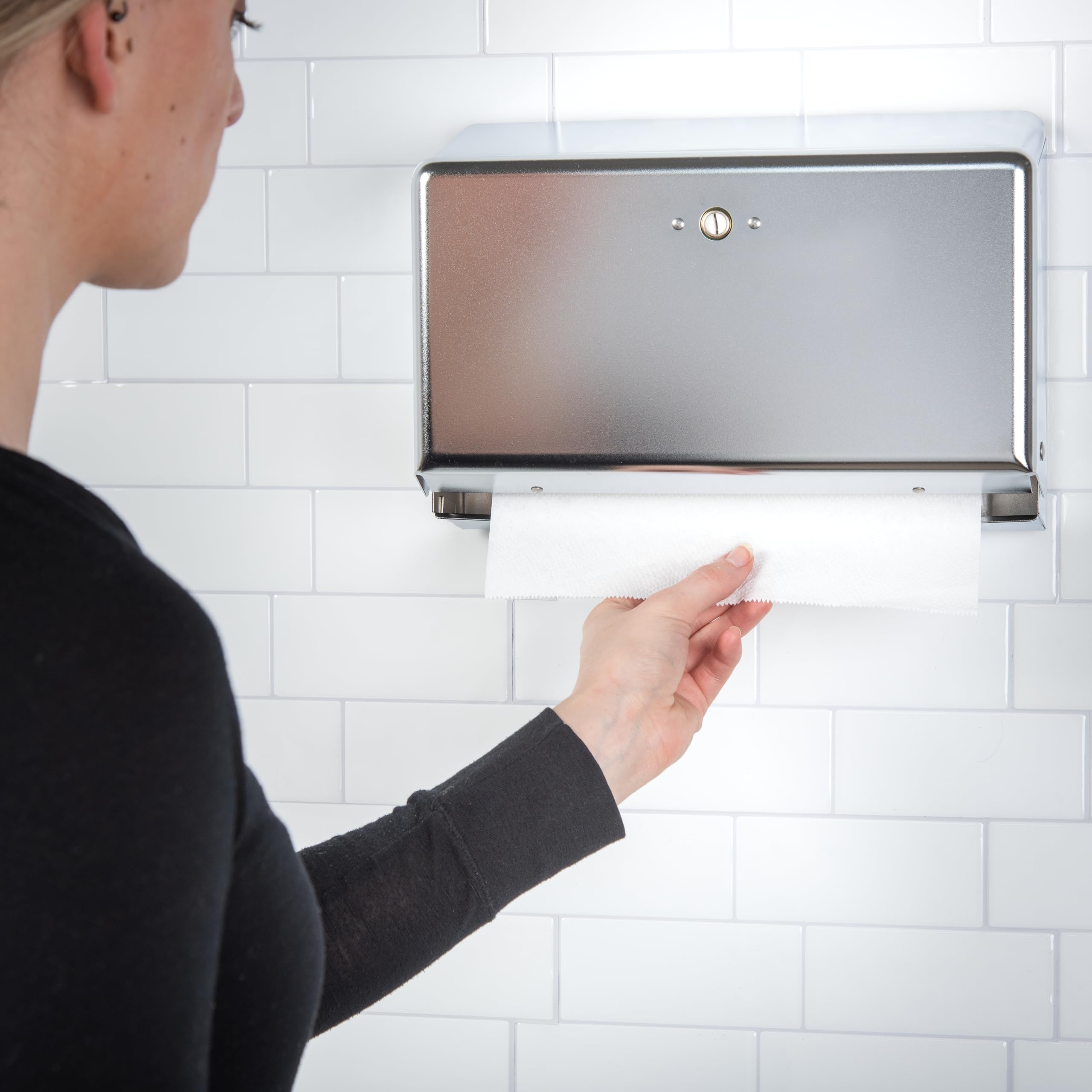 San Jamar Paper Towel Dispenser – Holds 300 C-Fold Or 500 Multifold Towels, Key Lock, Wall Mount, Silver