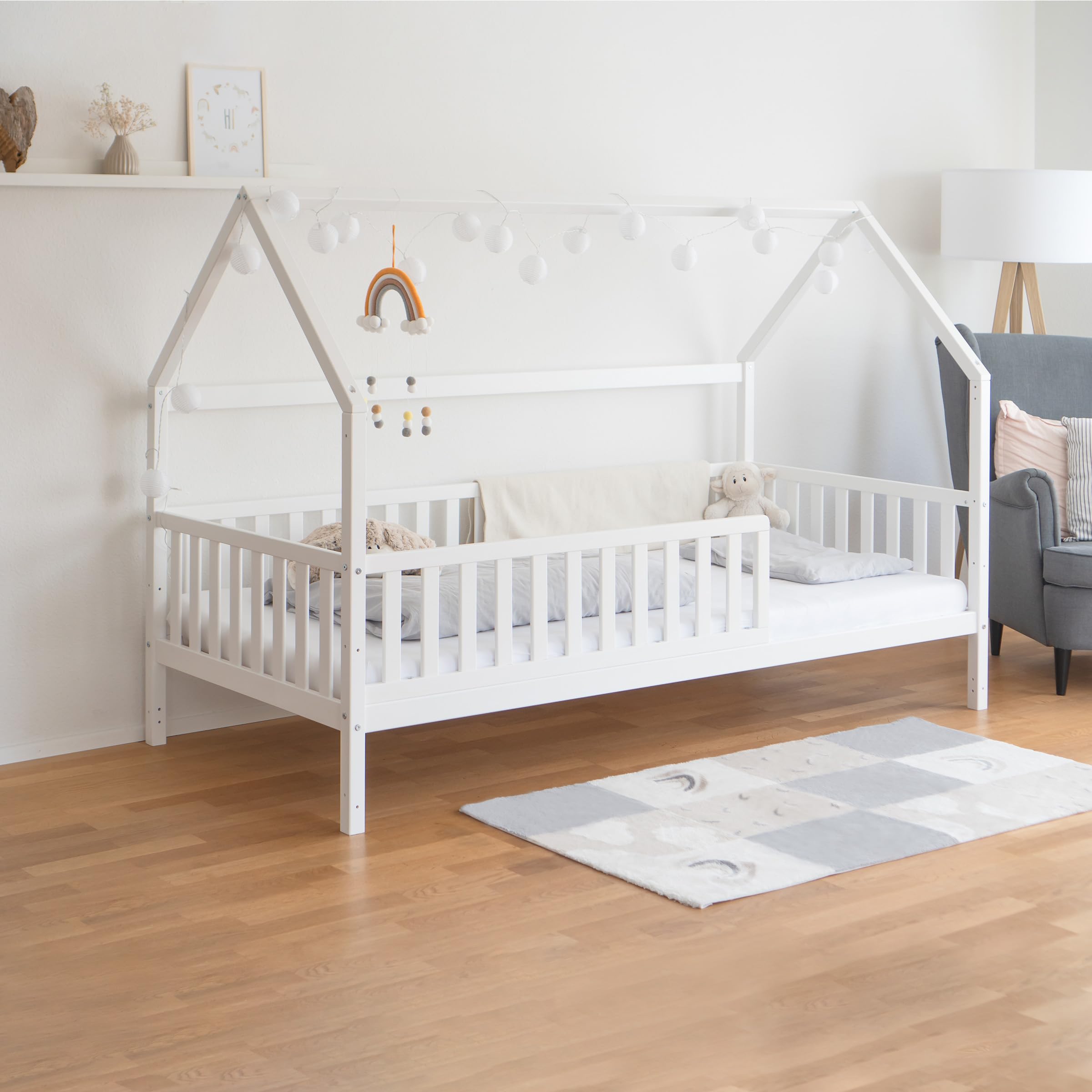 Ehrenkind® Hausbett Buche Livo | FSC Zertifiziert | Kinderbett mit Rausfallschutz | höhenverstellbar Massivholz | Kinder Bett | Hausbett 120x200 cm | weiß