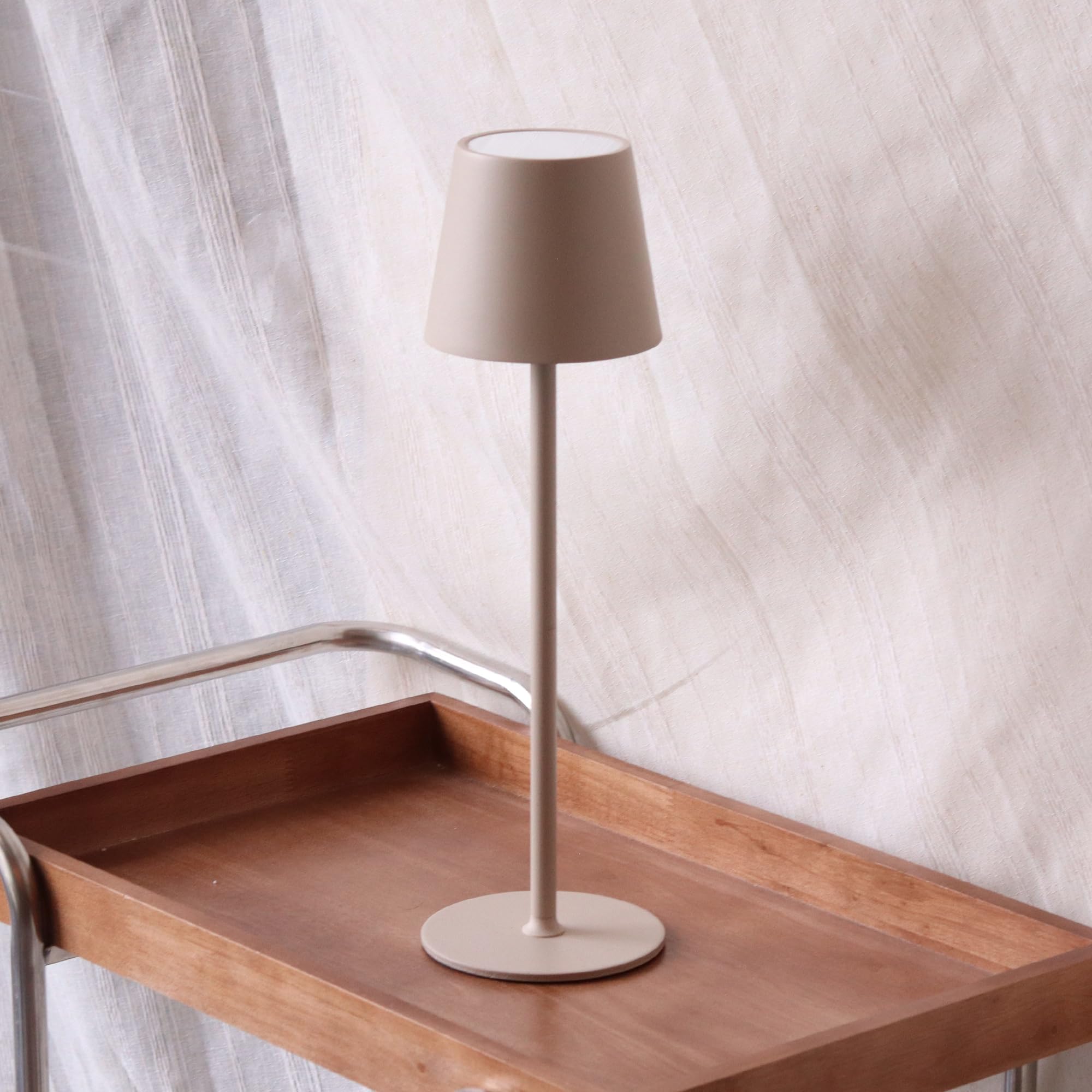 DILUMEN Tischlampe Dimmbar Kabellos,Wiederaufladbar Akku Tischleuchte mit Touch Control,Metall LED Akku Tischlampe mit USB-C,Wasserdichte Tischleuchte für Terrassen,Restaurants,5200mAh,Beige