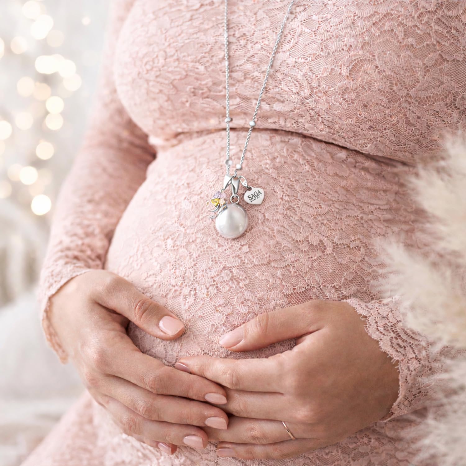 SAGA GIOIELLI - Collana Chiama Angeli Gravidanza Ciondolo Richiamo Degli Angeli Gravidanza, Idee Regali per Donne Incinte come Porta Fortuna, Regalo per Futura Mamma (Quadrifoglio Multicolor)