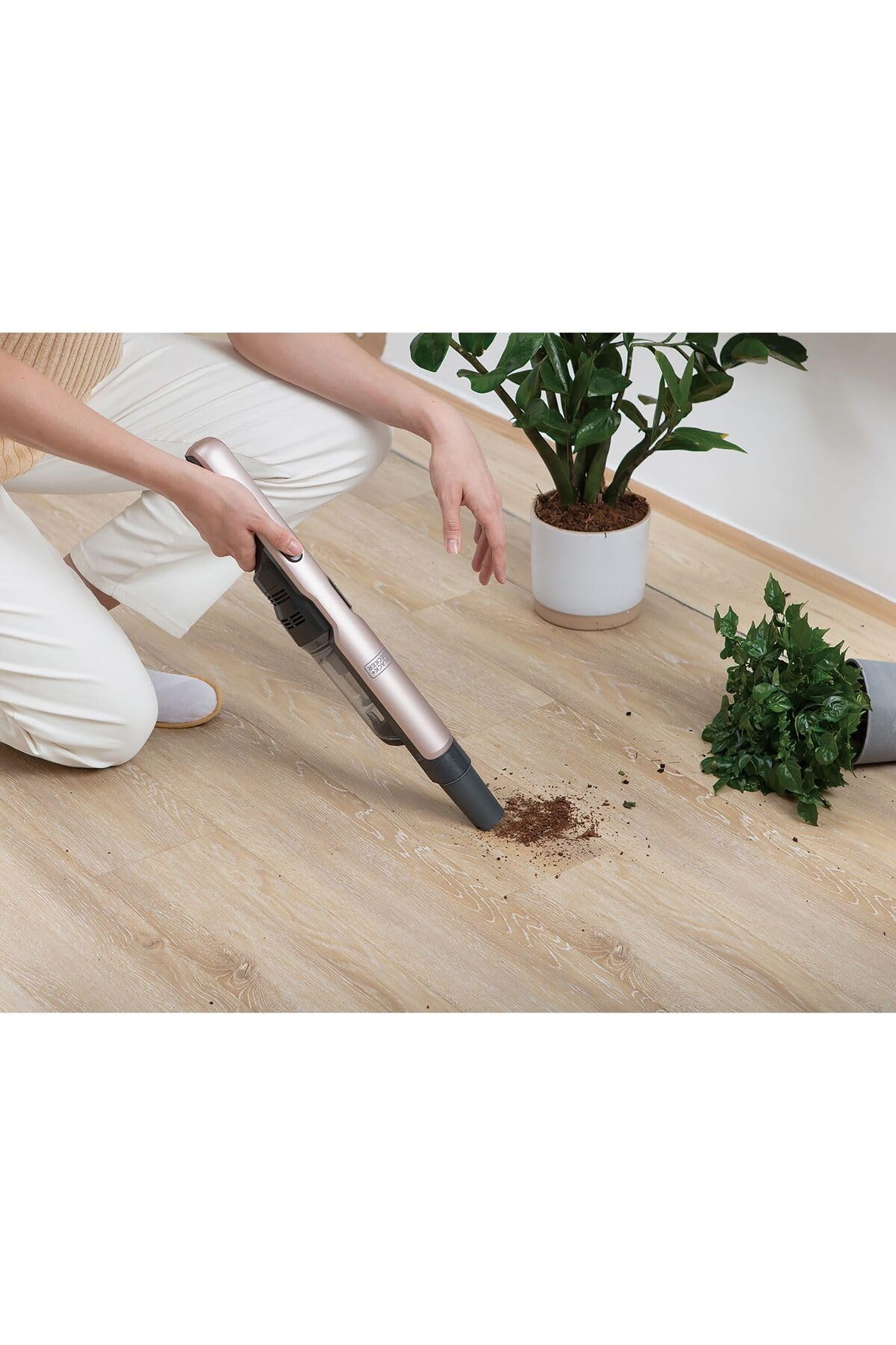 BLACK+DECKER, Aspirabriciole senza Fili Portatile con Motore Digitale Super compatto e leggero,Capacità 120 ml, Bocchetta a lancia e spazzolina,Batteria rimovibile, rose gold,12 V, 24Wh. DVC320BRG-QW