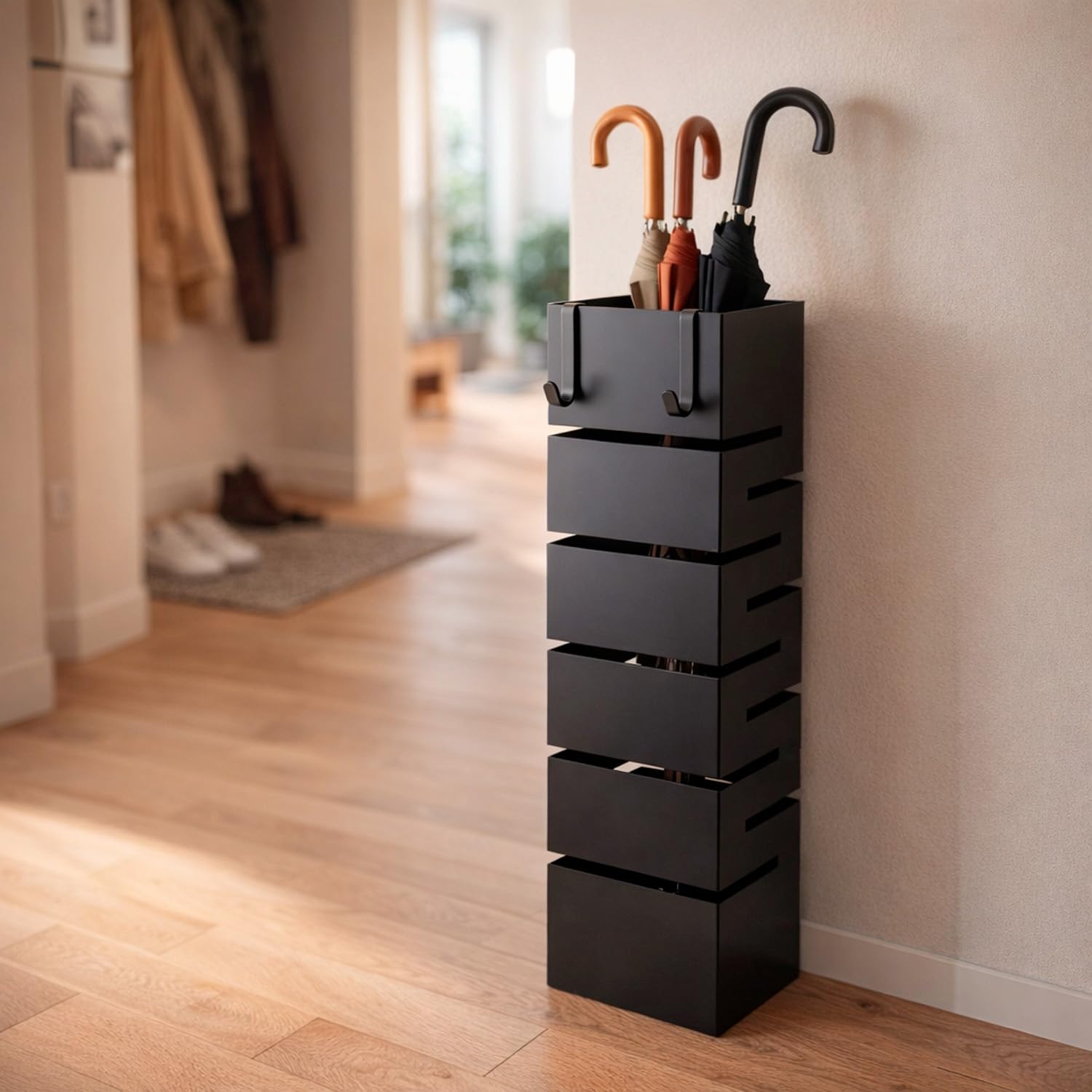 Bricozone Portaombrelli In Metallo Moderno Da Interno Ed Esterno Con Vaschetta Scolapioggia E Ganci Removibili Design Elegante Per Ingresso Casa E Ufficio (Nero)
