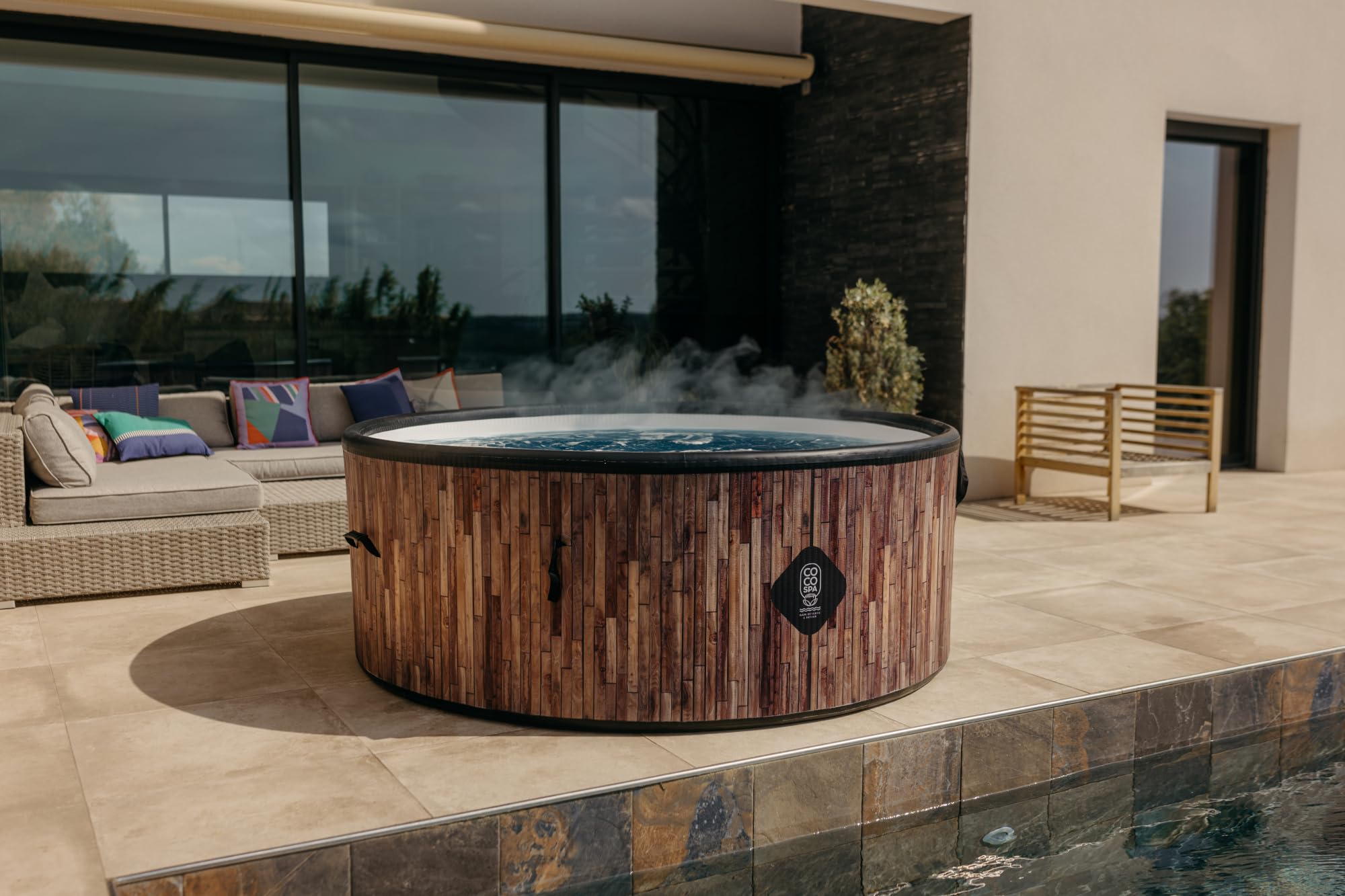 COCO SPA Bali Spa Gonflable| 180 cm de diamètre | 1100 litres | Moteur 2040 W | Jusqu'à 6 Personnes | Massage 140 Jets | Imitation Bois Naturel