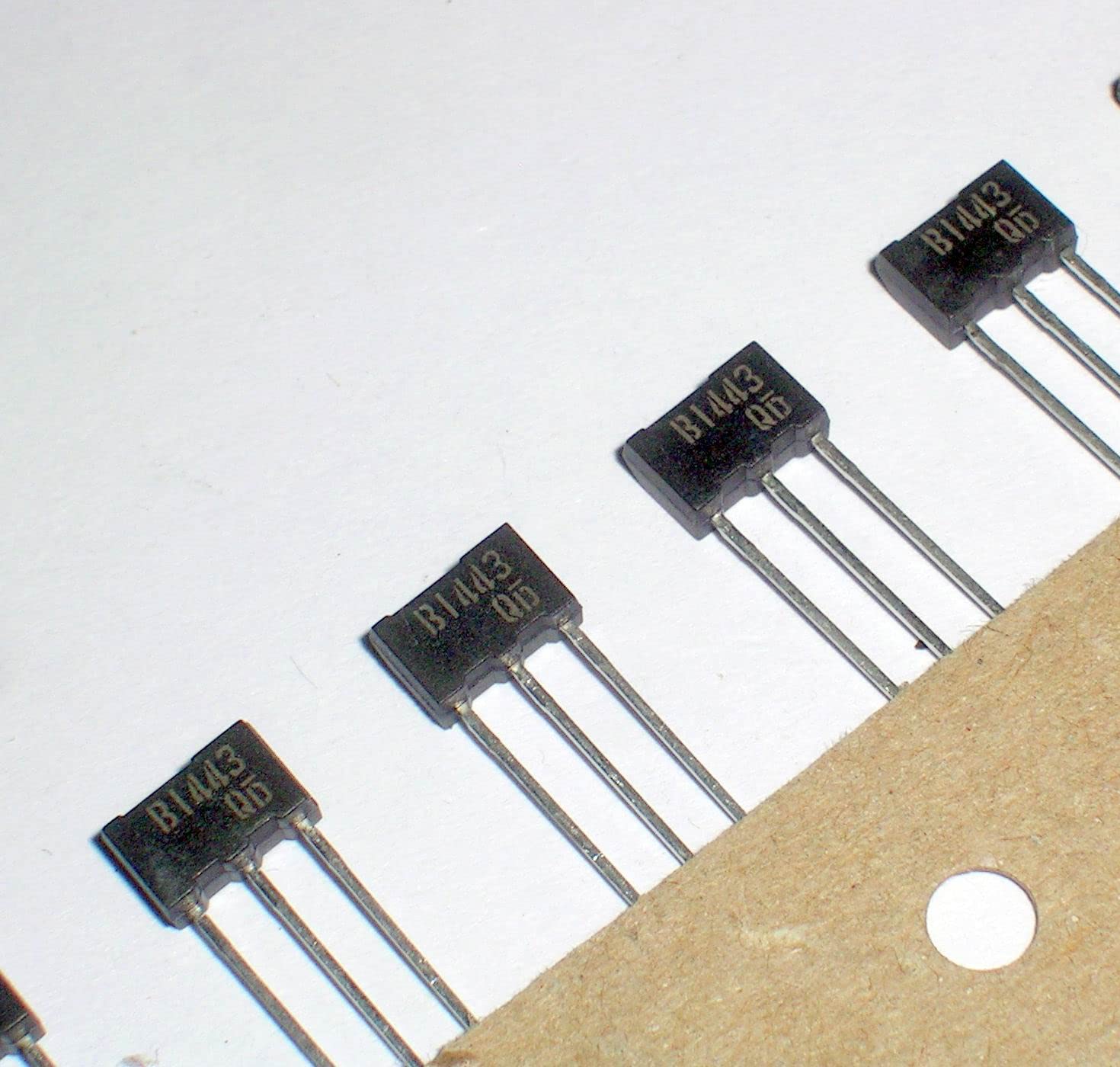 20pcs 2SB1443 B1443 Transistor TO-92F