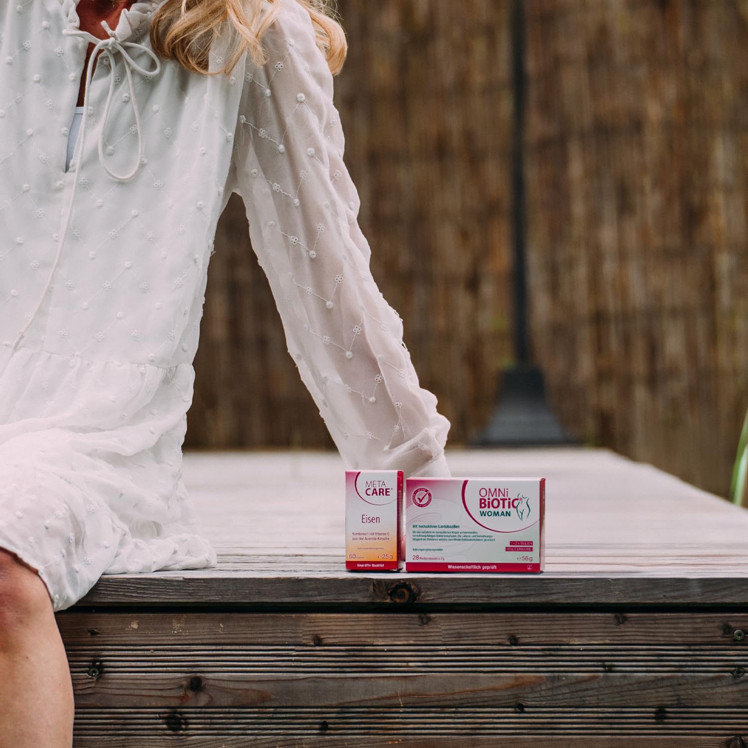 Paket aus OMNi BiOTiC WOMAN, 28 Portionen + META CARE Eisen, 60 Kapseln, Ganzheitliches Vitalpaket für Frauen in jeder Lebensphase, Vegan