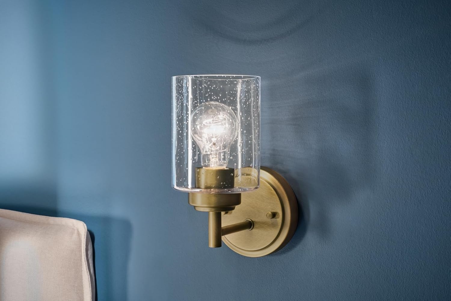 Kichler Winslow 9.25" 1-Light Wall Sconce with Clear Seeded Glass in Natural Brass for Bathroom Vanity, Kitchen, Living Room, Dining Room, Bedroom, Mudroom, Hallway, Stairwell, 45910NBR