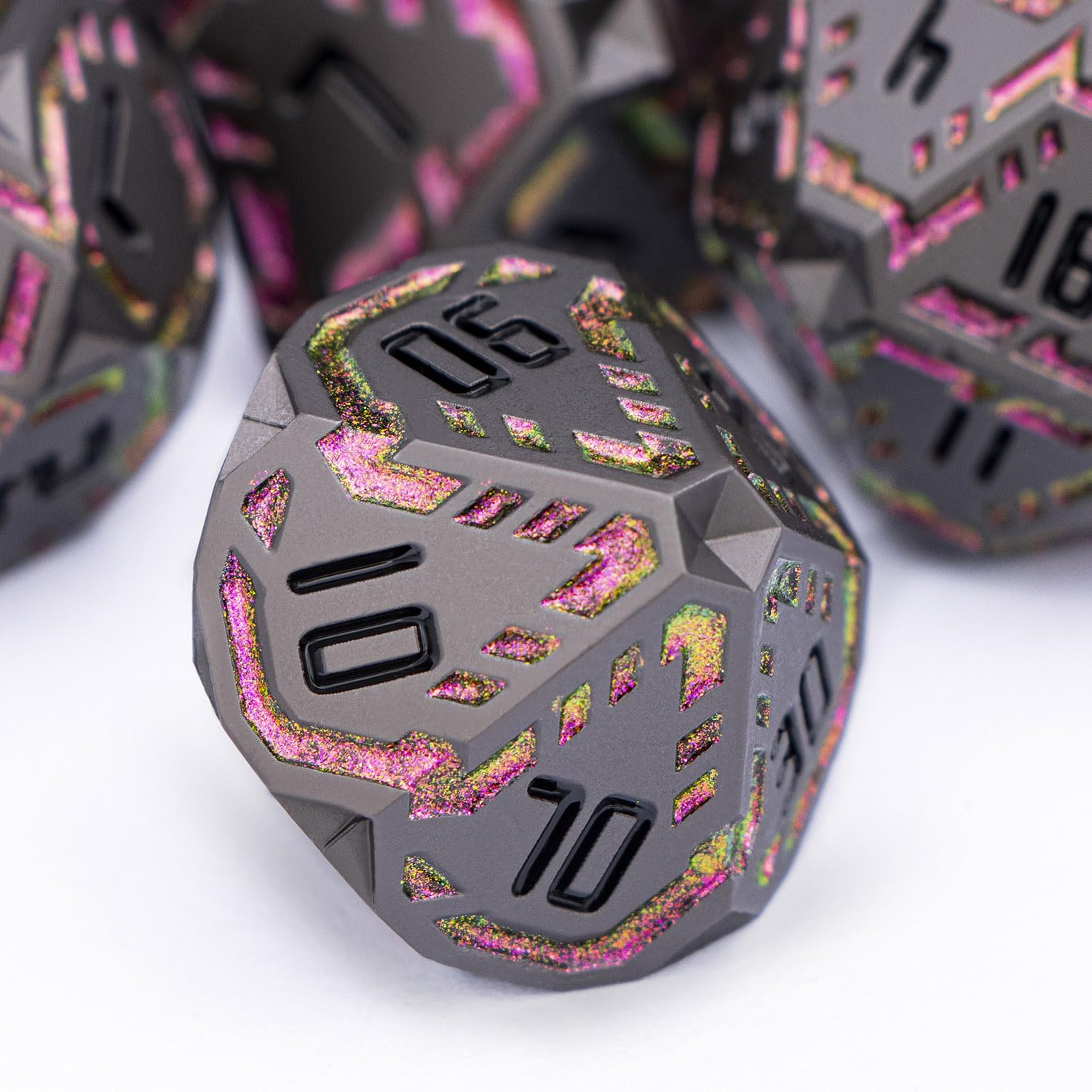 Set di 7 dadi fantascientifici in metallo poliedrici a strisce, per giochi di ruolo, Dungeons Dragons, con confezione regalo D6, D8, D10, D12, D20 (nero e viola)