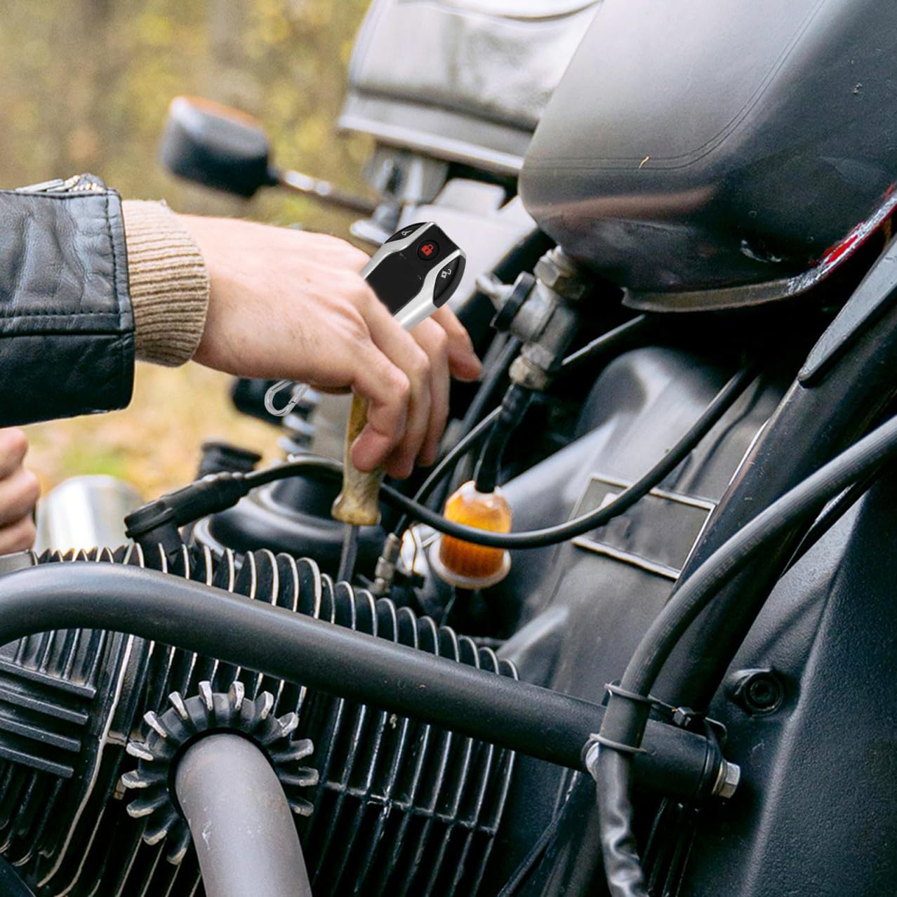 TOYANDONA Allarme di Sicurezza per Motociclette Avviamento Remoto, Kit per Moto 12v Resistente alle Intemperie, Dispositivo Antifurto Compatibile Vari Modelli per Uso Urbano e Parcheggio