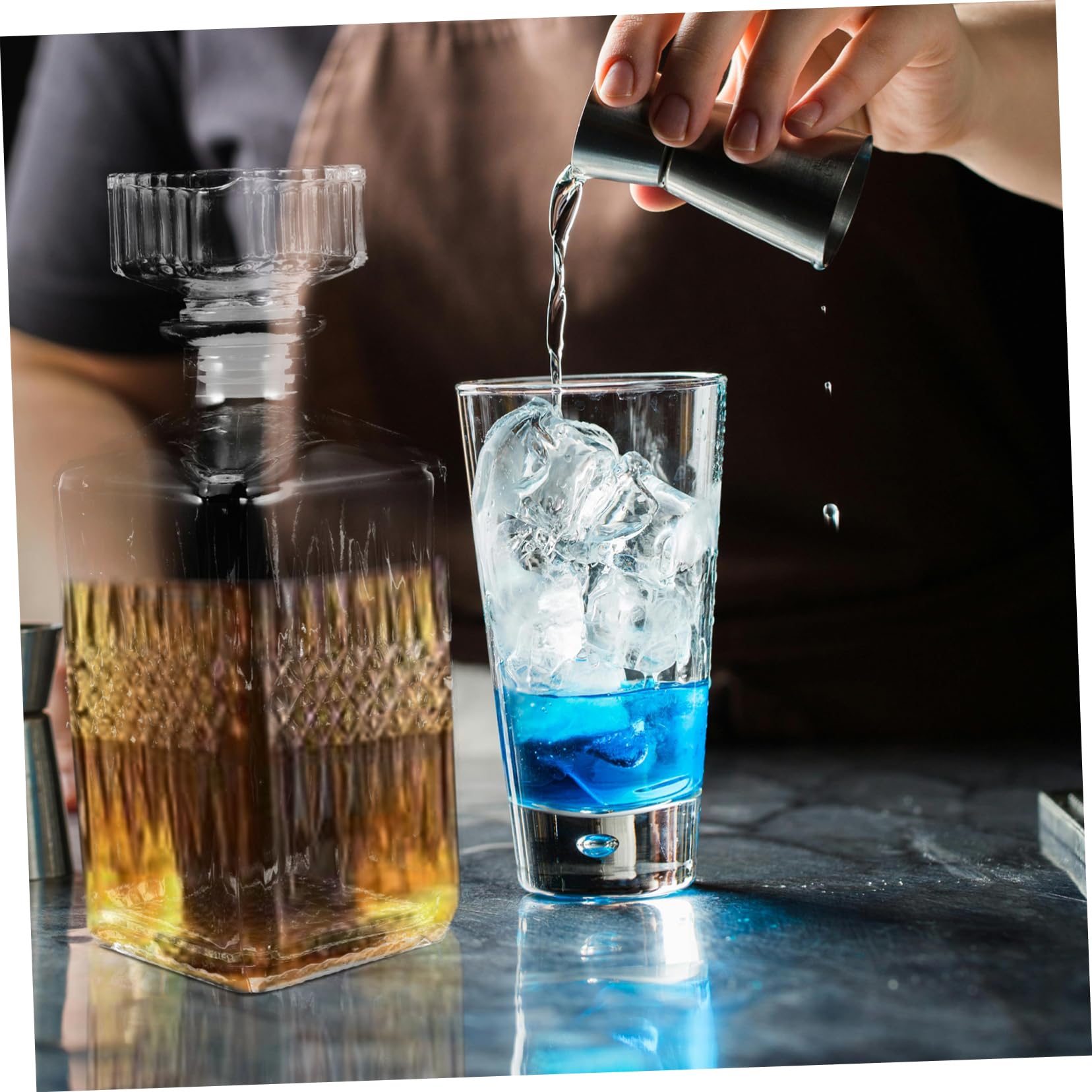 Amazon | Holibanna デカンタ ワイン ガラス製 1000ml 花柄の四角い