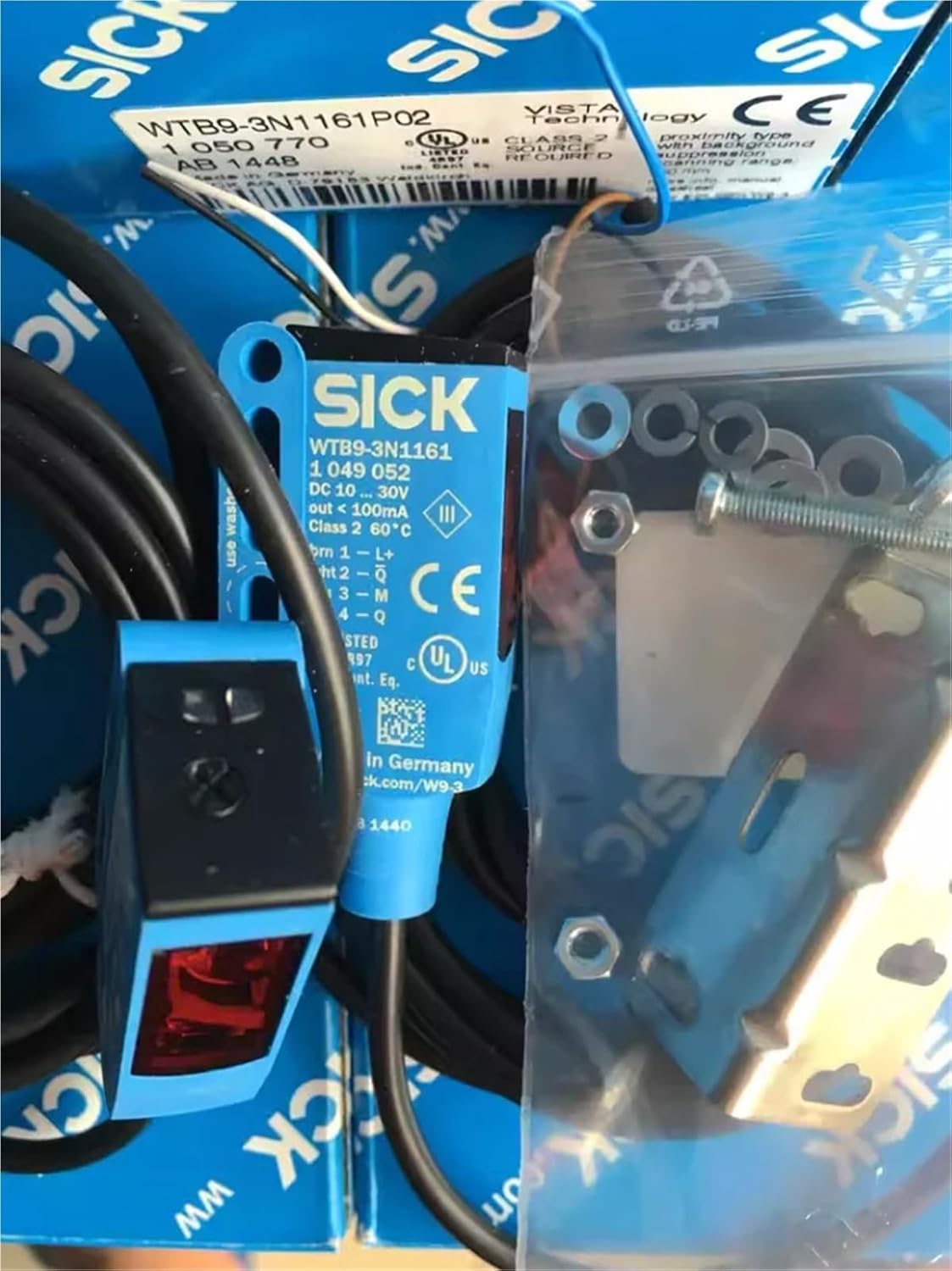 1PCS Switch NPN/PNP WTB9-3N1161 WTB9-3P1161(WTB9-3P1161 PNP)