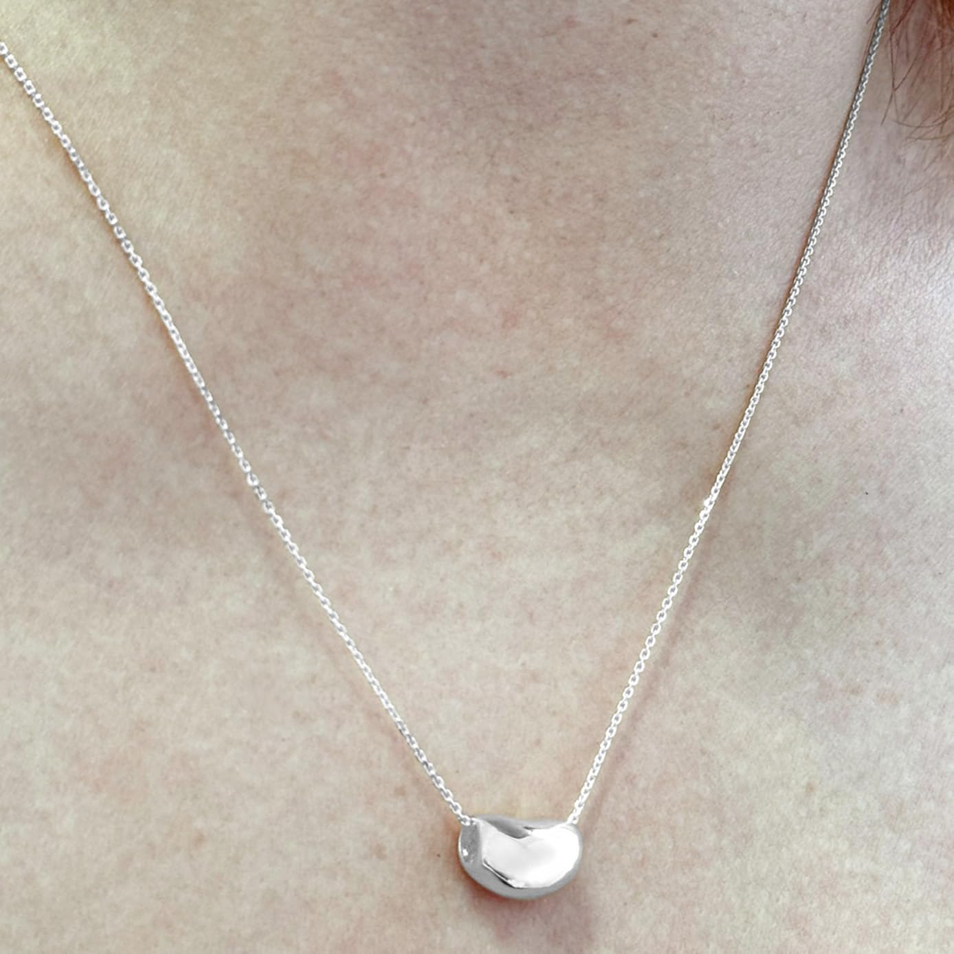 Ritastephens Sterling Silver Kidney Bean Pendant Charm Necklace (16, 18, 20 Inches)