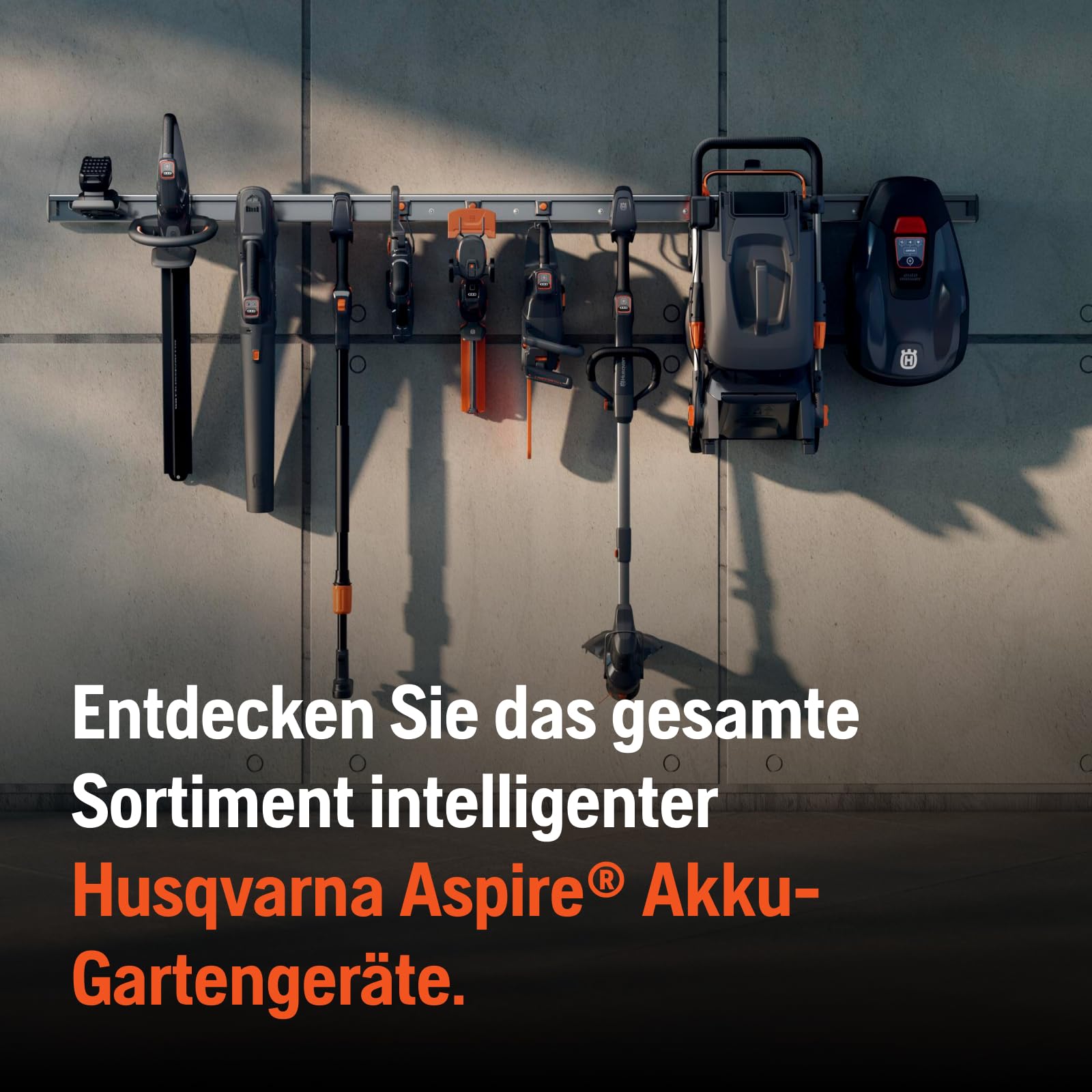Husqvarna Akku-Kettensäge C15X-P4A 18V inkl. B72 Akku und Ladegerät | Für präzise Schnitte dank feiner Kette und hoher Schnittgeschwindigkeit