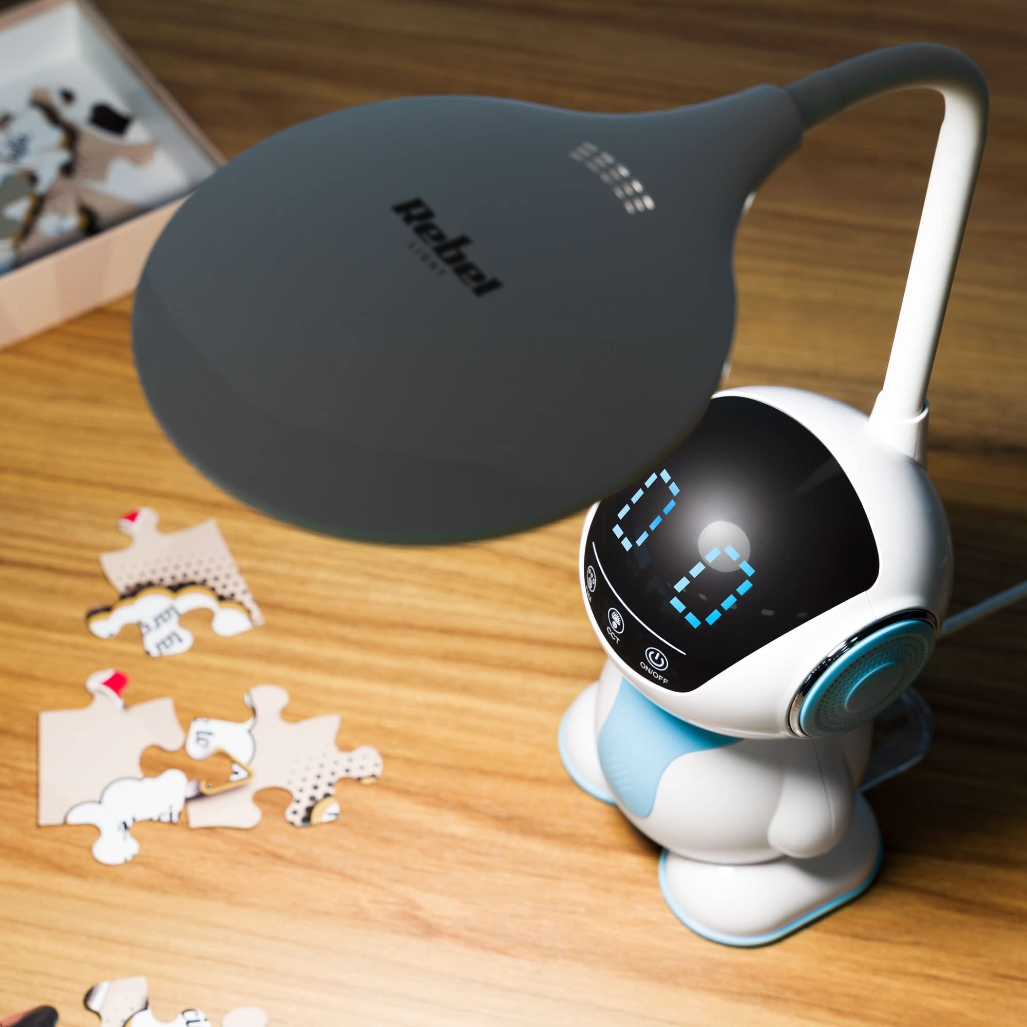 Rebel Lampada da scrivania a LED, motivo: robot