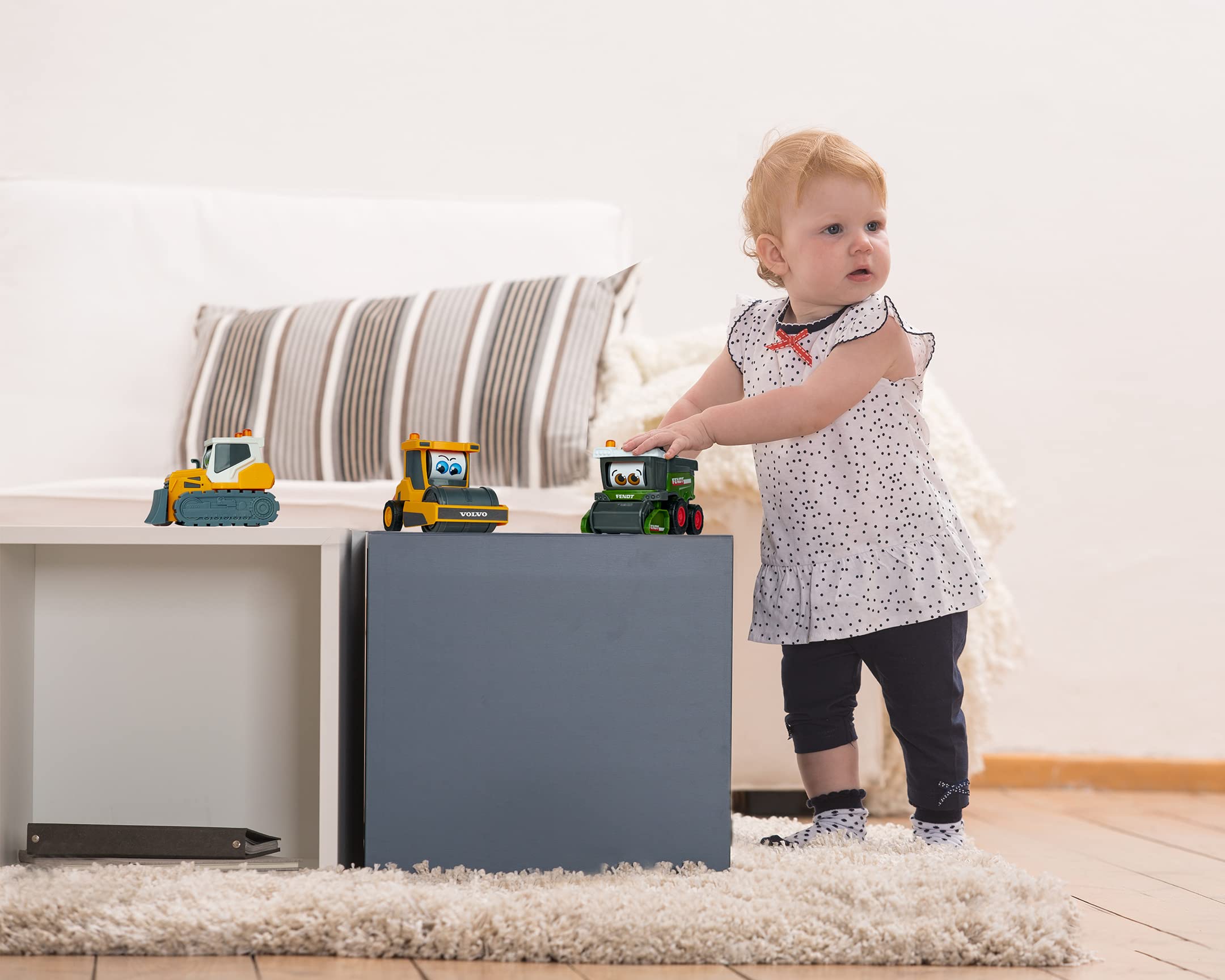 Dickie Toys Happy Series- Vehículo de construcción para Niños a Partir de 1 Año, Cosechadora Fendt, Apisonadora Volvo o Bulldozer Liebherr, Ojos cambian de Expresión, 16cm, Modelos Aleatorios