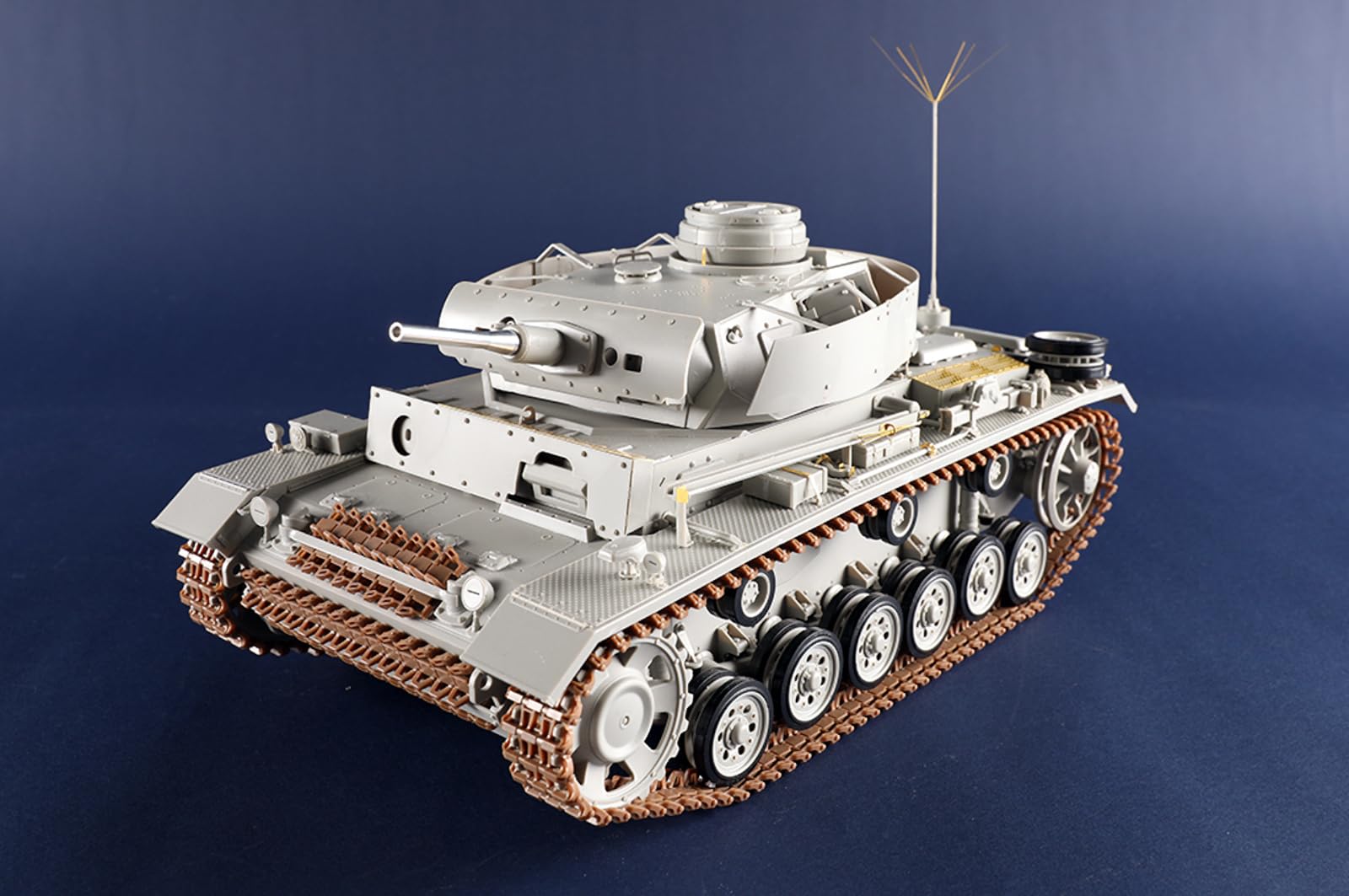 Amazon | トランペッター 1/16 ドイツ III号戦車 J型 プラモデル 00955