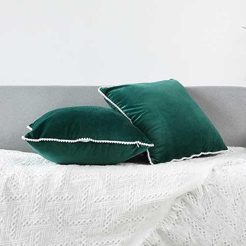 Vista 6 de Merrycolor Juego de 2 fundas de almohada de terciopelo suave de 18 x 18 pulgadas, cuadradas, decorativas, con pompones, fundas de cojín para sofá