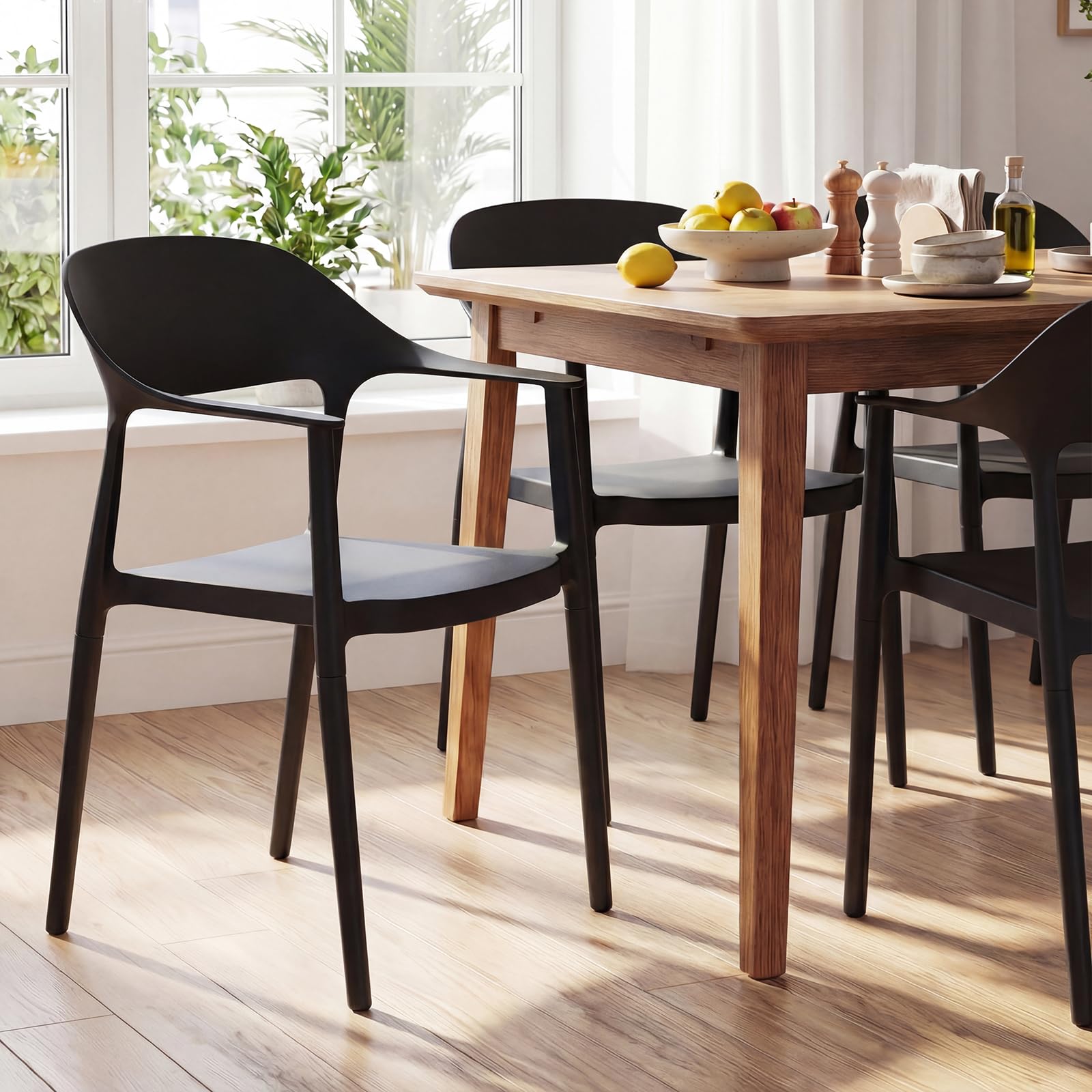 COSTWAY Chaises Empilable Plastique Lot de 4, Chaise de Jardin en PP avec Dossier Incurvé, Accoudoirs Confortables, Siège Large, Montage Facile, Charge 150 kg, pour Cour, Extérieur, Cuisine(Noir,4)
