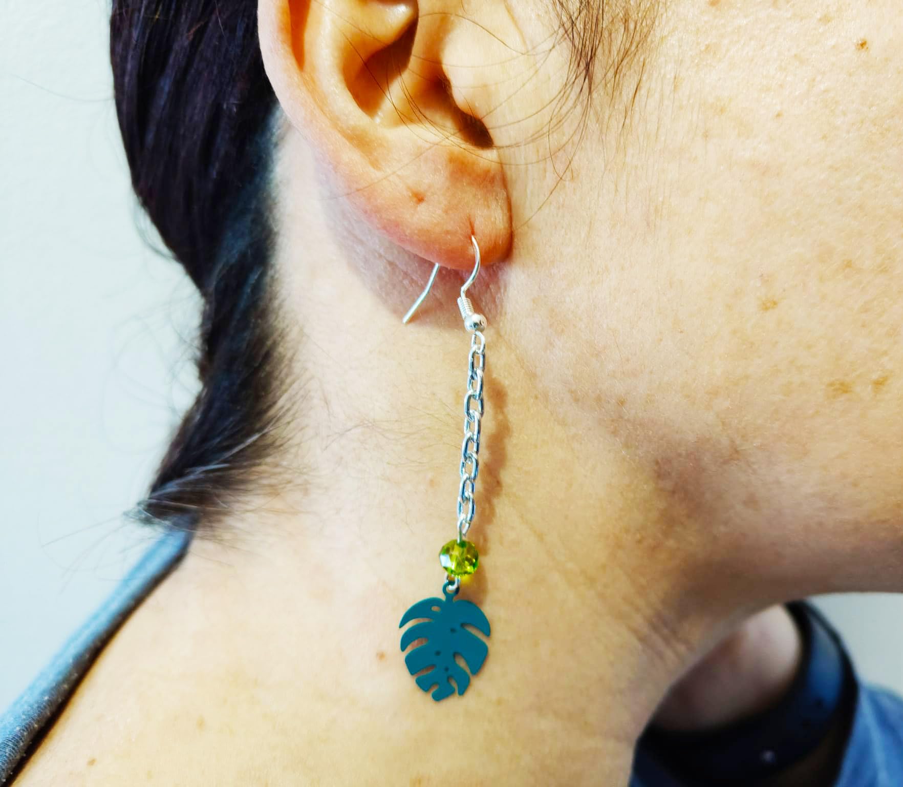 Pendientes pintados a mano - DETALLES TROPICALES, TUCÁN Y MONSTERA - Pendientes de mujer, Joyas pintadas a mano, Gancho de plata, Made in Italy, Elaboración artesanal
