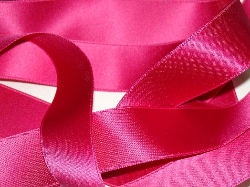 Image secondaire de Ruban Satin Luxe Double Face 25 mm Coloris Rose Fuschia 2 Mètres