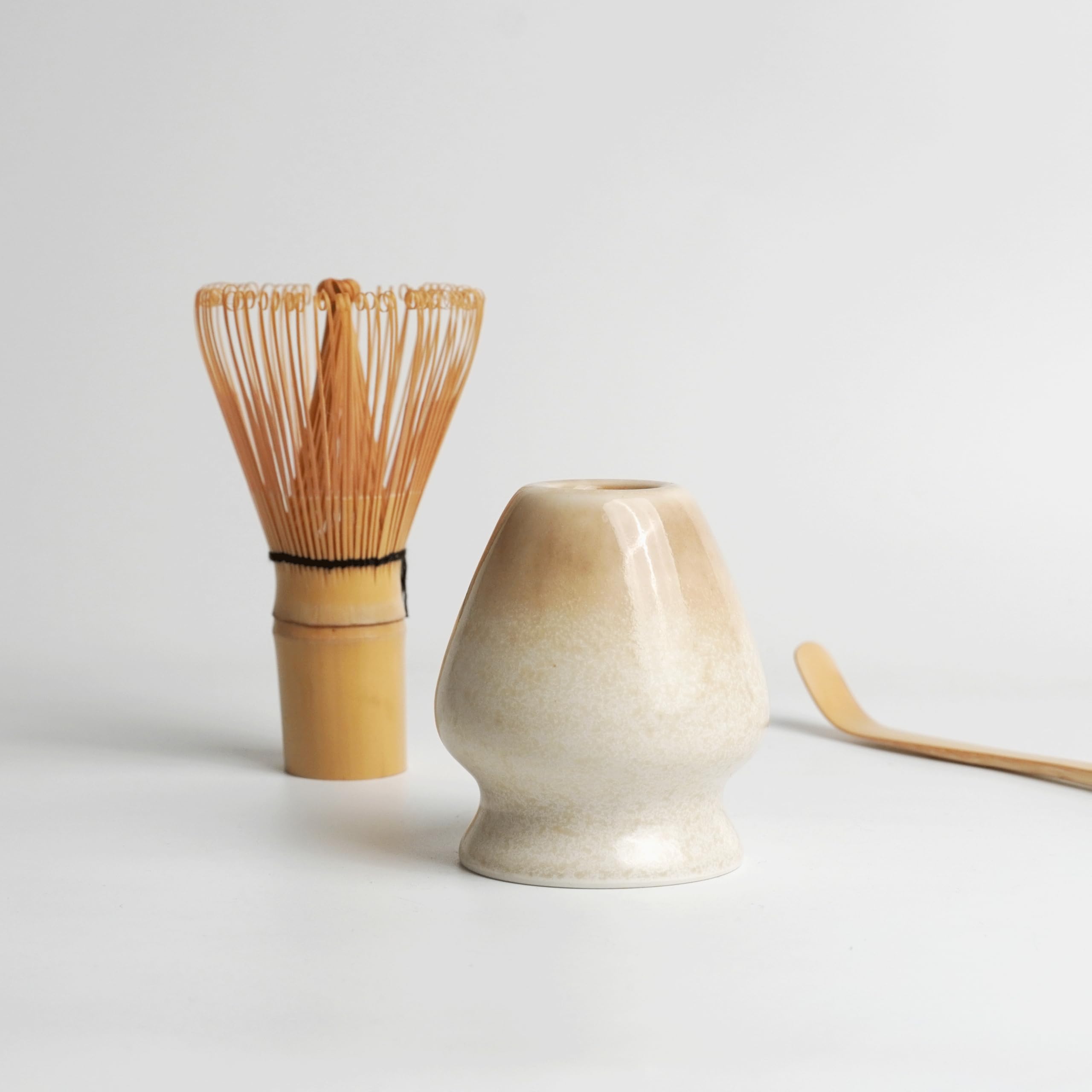 Set Matcha Premium 6 pièces – Set Exclusif pour Thé Matcha avec Chasen en Bambou, Bol Céramique Beige, Tamis, Cuillère & Accessoires, Cadeau Original pour le Matcha