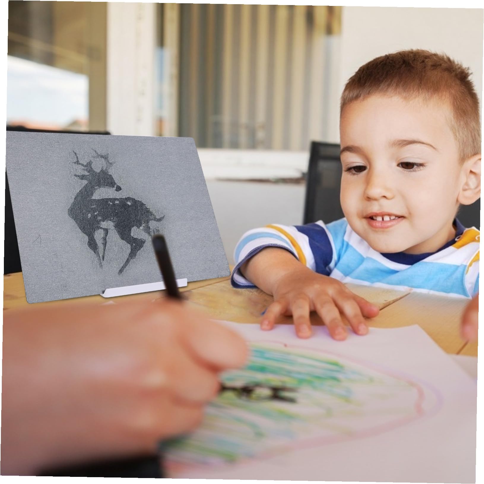 Juego de tablero de dibujo reutilizable con accesorios, kit de pintura de acuarela portátil suave fácil de limpiar para niños, diseño de color aleatorio