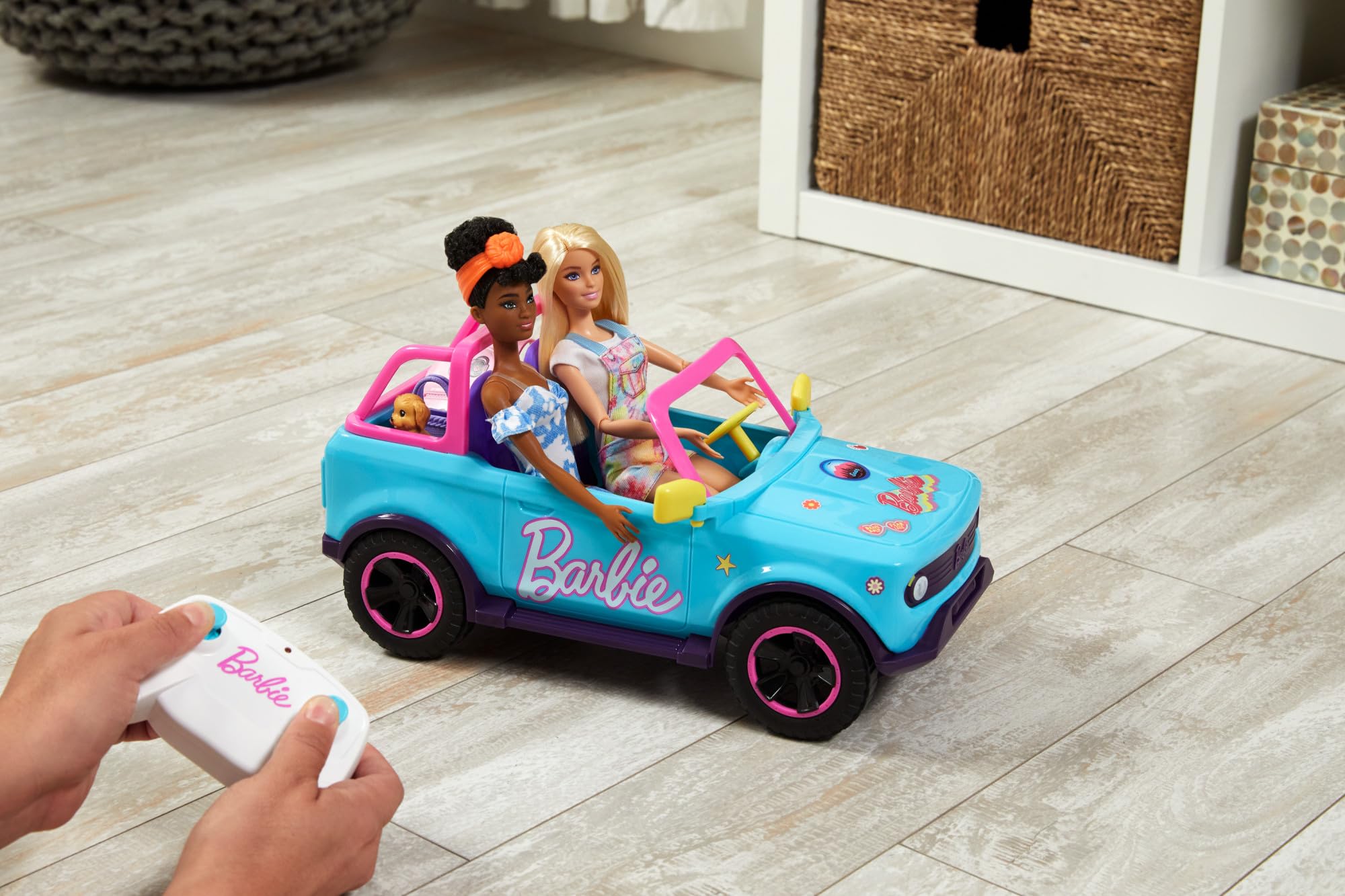 Hot Wheels Barbie Ferngesteuerter SUV mit Aufklebern HTP53