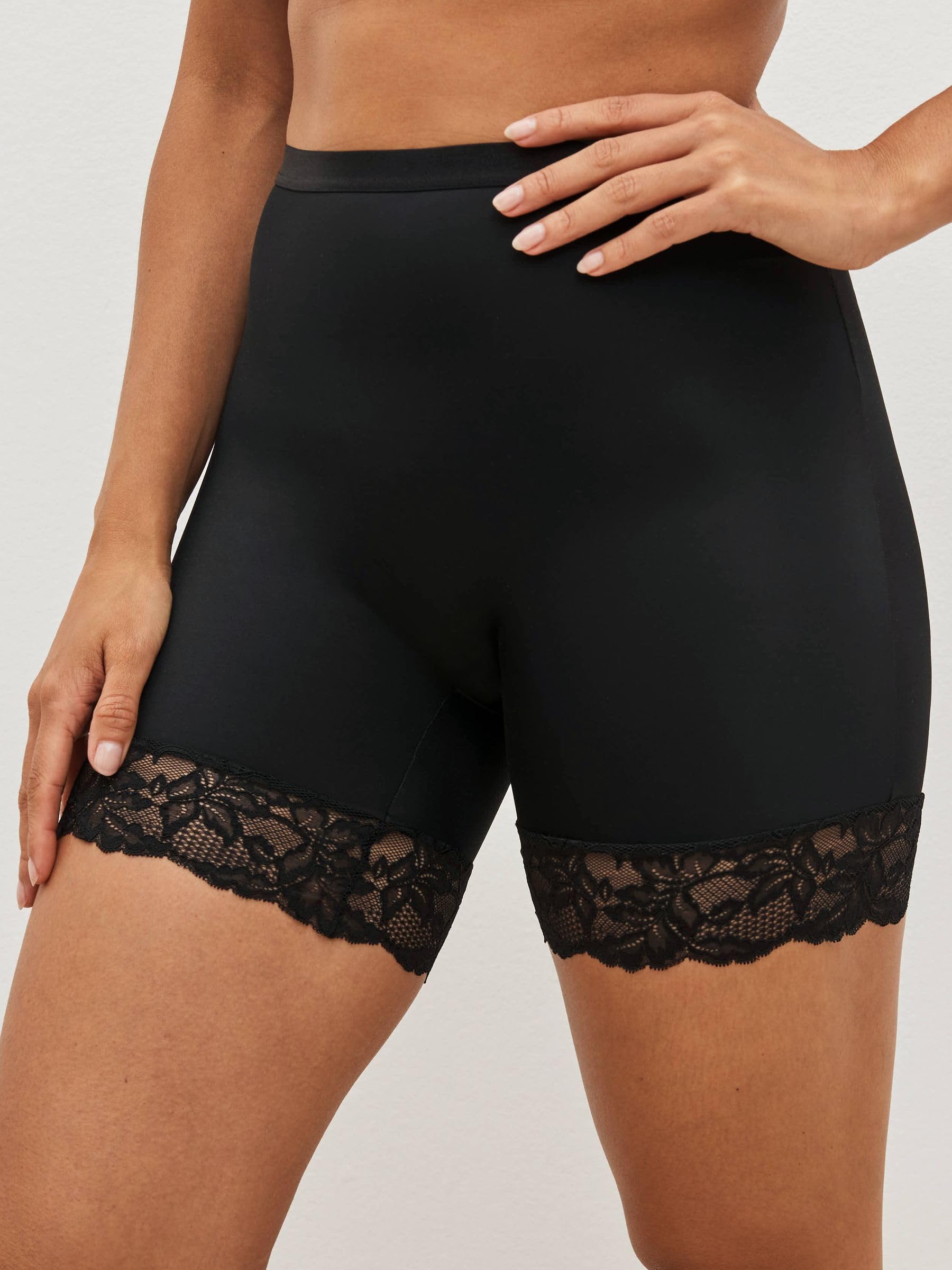 NEXT Mujeres Pack de 2 Pantalones Cortos moldeadores con Parte Posterior de Encaje y diseño Ligeramente Reductor en el Abdomen