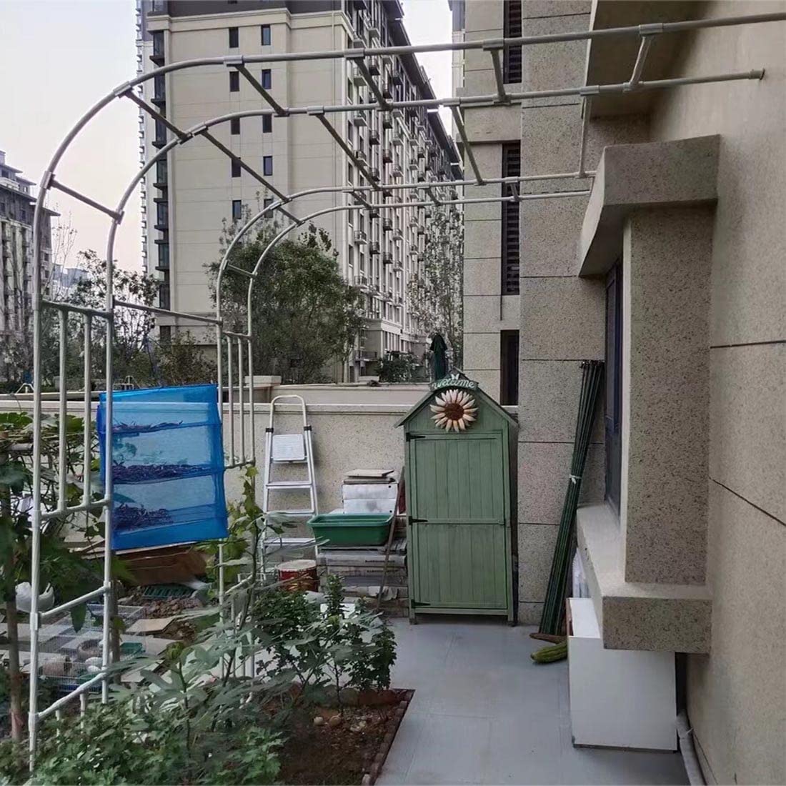 Wytrzymały metalowy łuk ogrodowy 240 cm – odporny na warunki atmosferyczne wspornik kratki do róż pnących i roślin, kremowe wykończenie, idealne na wesela i dekorację na zewnątrz (150 x 240 cm)