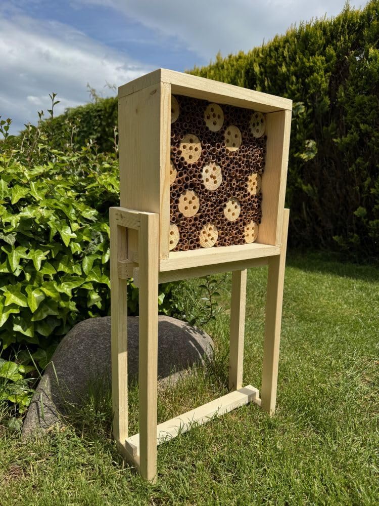 Casetta per insetti da giardino in legno naturale con supporto