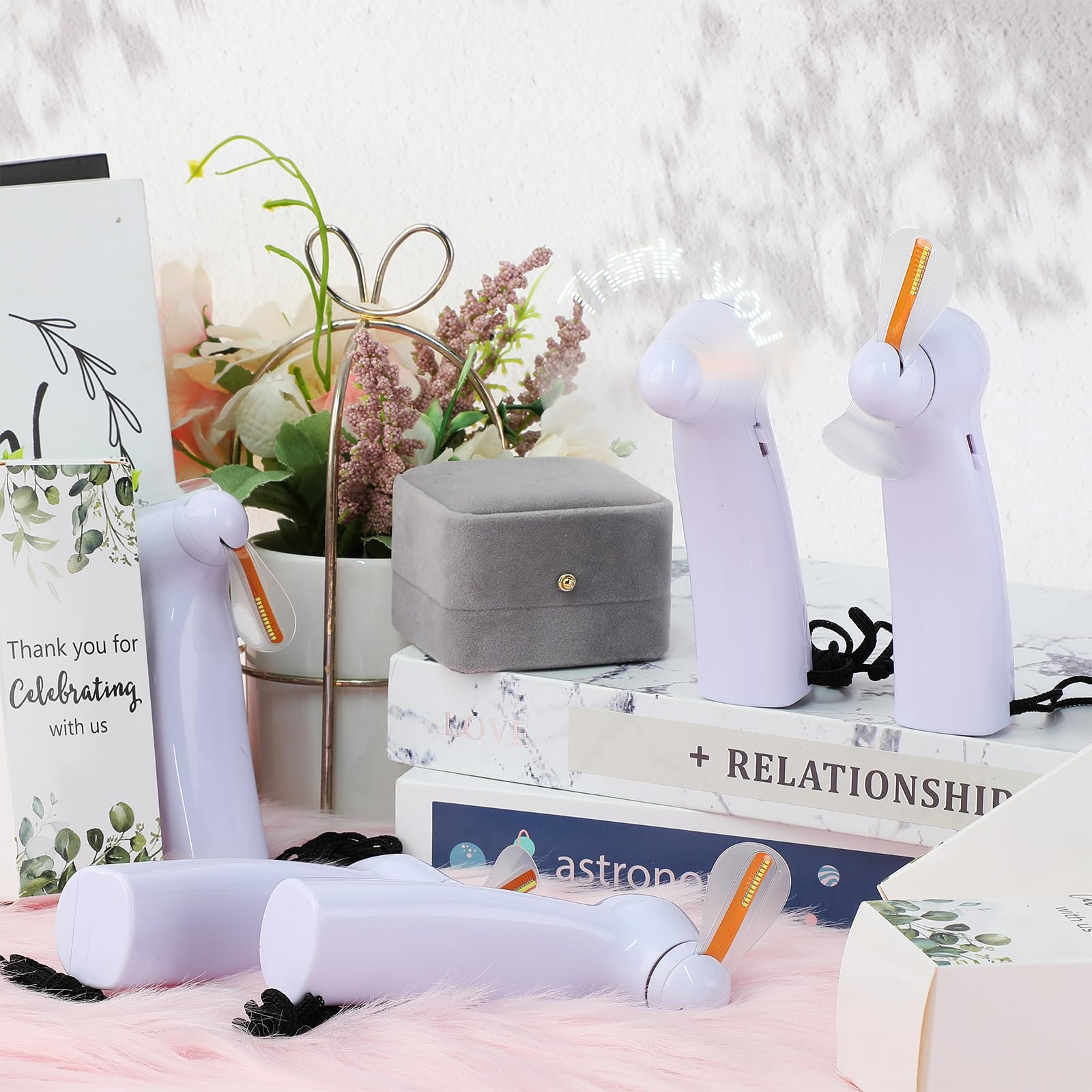 Retisee Confezione da 25 mini ventagli portatili alimentati a batteria, ideali come regalo per gli ospiti, con LED di ringraziamento, per feste estive, addio al nubilato, feste, batterie non incluse