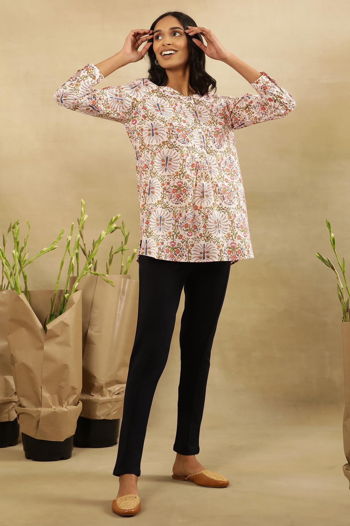 Folksong by W - Top dritto da donna, in cotone, con stampa floreale, colore: bianco