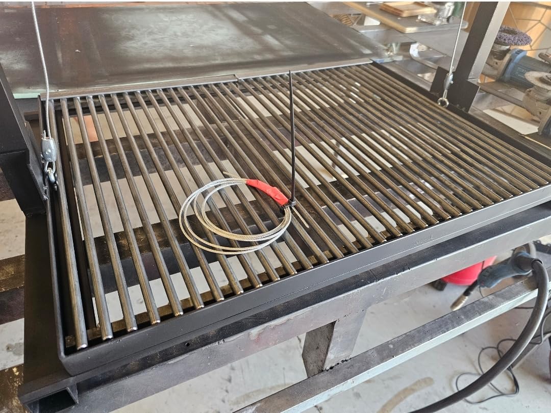 Griglia argentina portatile - Stile Santa Maria - #WorkerDelBBQ Acciaio rinforzato con sistema di sollevamento | Realizzata a mano da officina BBQ | Per legna o carbone