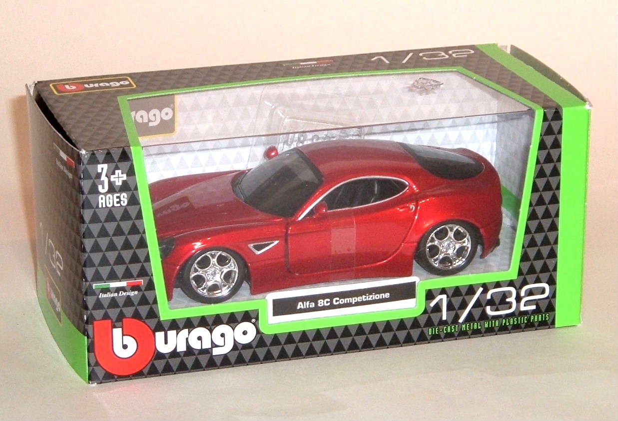 Amazon.co.jp: Burago DeepレッドAlfa 8 C Competizione Car 1.32