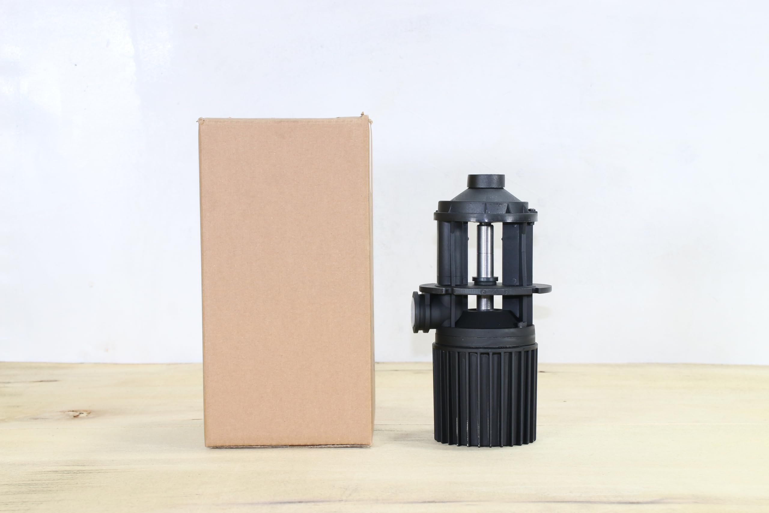 AP.11.1 Kühlmittelpumpe, Kunststoff mit Edelstahlwelle, 50L/min, 110mm Tauchtiefe, 0,09kW Motor, 5m Förderhöhe, 3kg