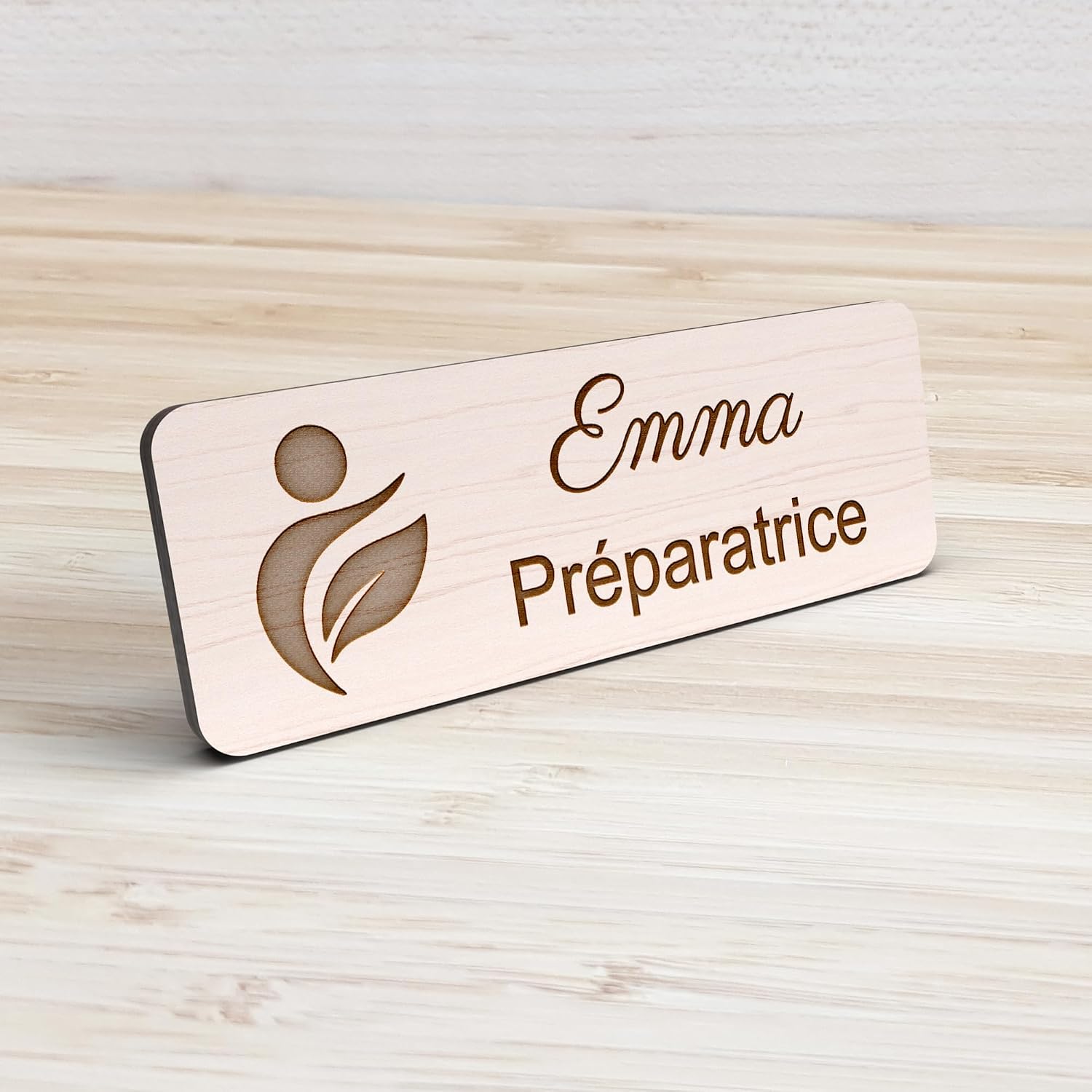 Badge préparatrice pharmacie personnalisé gravé - modèle mortier - bois ou acrylique - Analyse des détails et conception