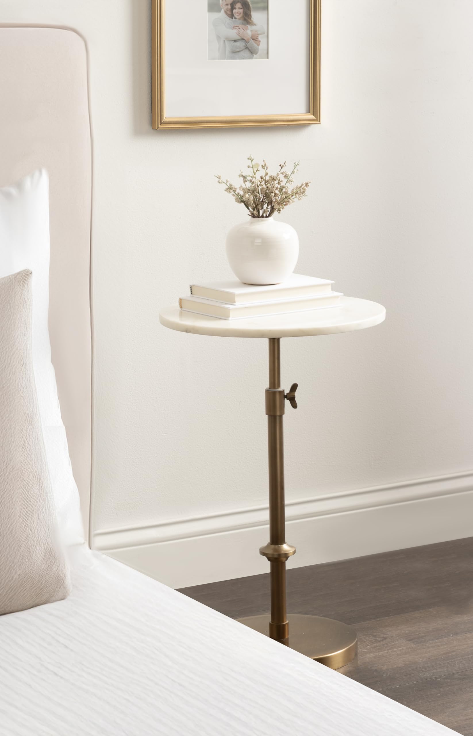 Kate and Laurel Engles Traditional Adjustable-Height Pedestal Side Table, 14 x 14 x 30, White Marble and Antique Brass, Vintage Round End Table for Use as Indoor Plant Stand with Authentic Marble Top
